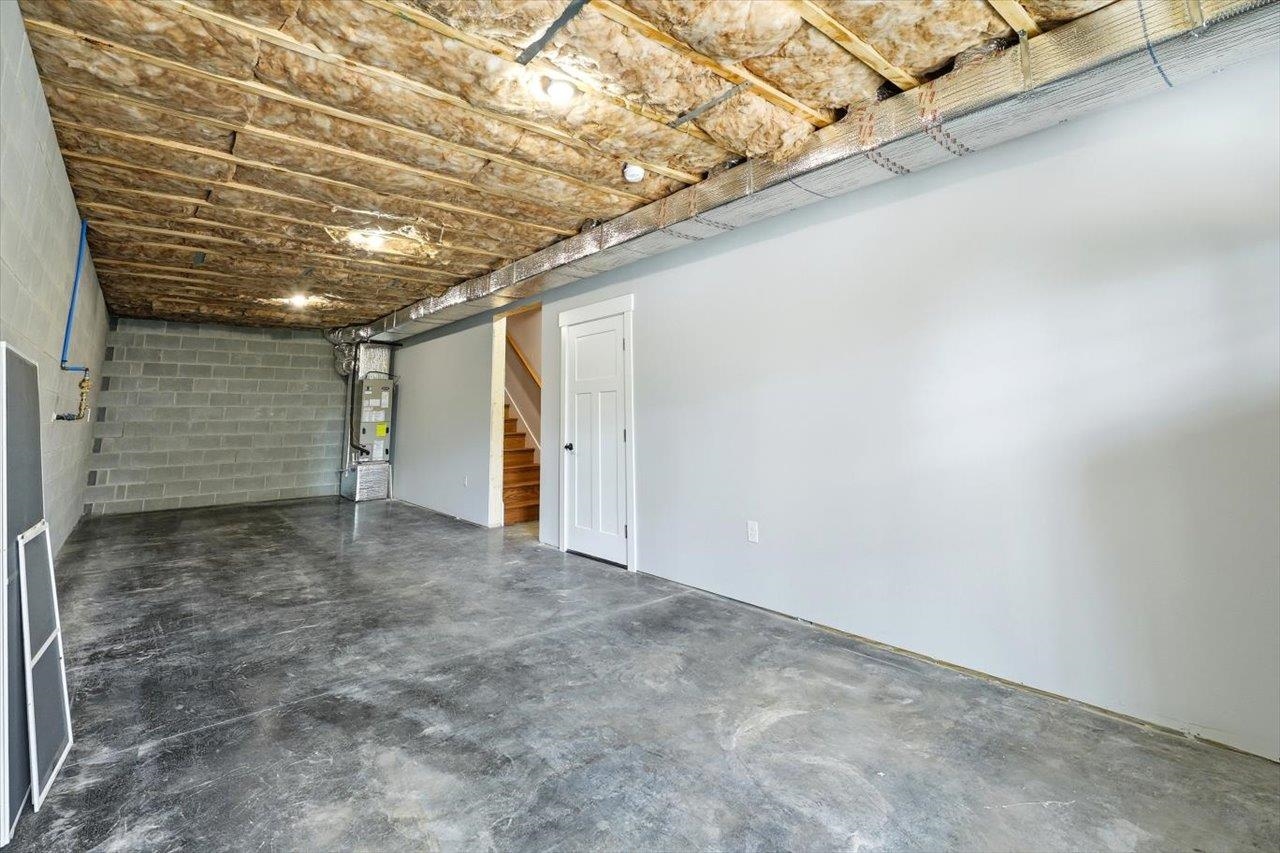 103 HILLTOP TERRACE RD, STAUNTON, Virginia 24401, 4 Bedrooms Bedrooms, ,2 BathroomsBathrooms,Residential,South on Rt 11 turn right on Fleetwood rd. At the,103 HILLTOP TERRACE RD,675856 MLS # 675856