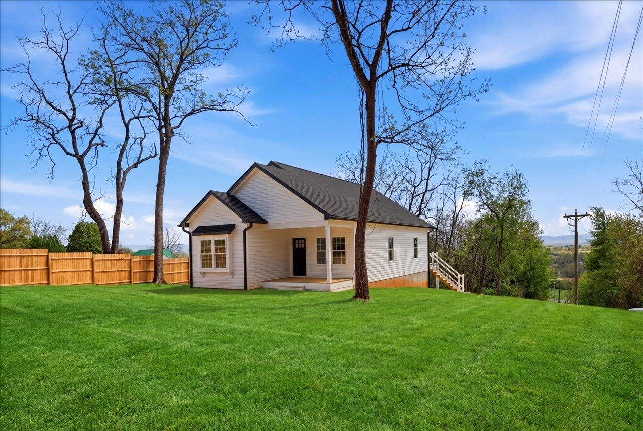 103 HILLTOP TERRACE RD, STAUNTON, Virginia 24401, 4 Bedrooms Bedrooms, ,2 BathroomsBathrooms,Residential,South on Rt 11 turn right on Fleetwood rd. At the,103 HILLTOP TERRACE RD,675856 MLS # 675856