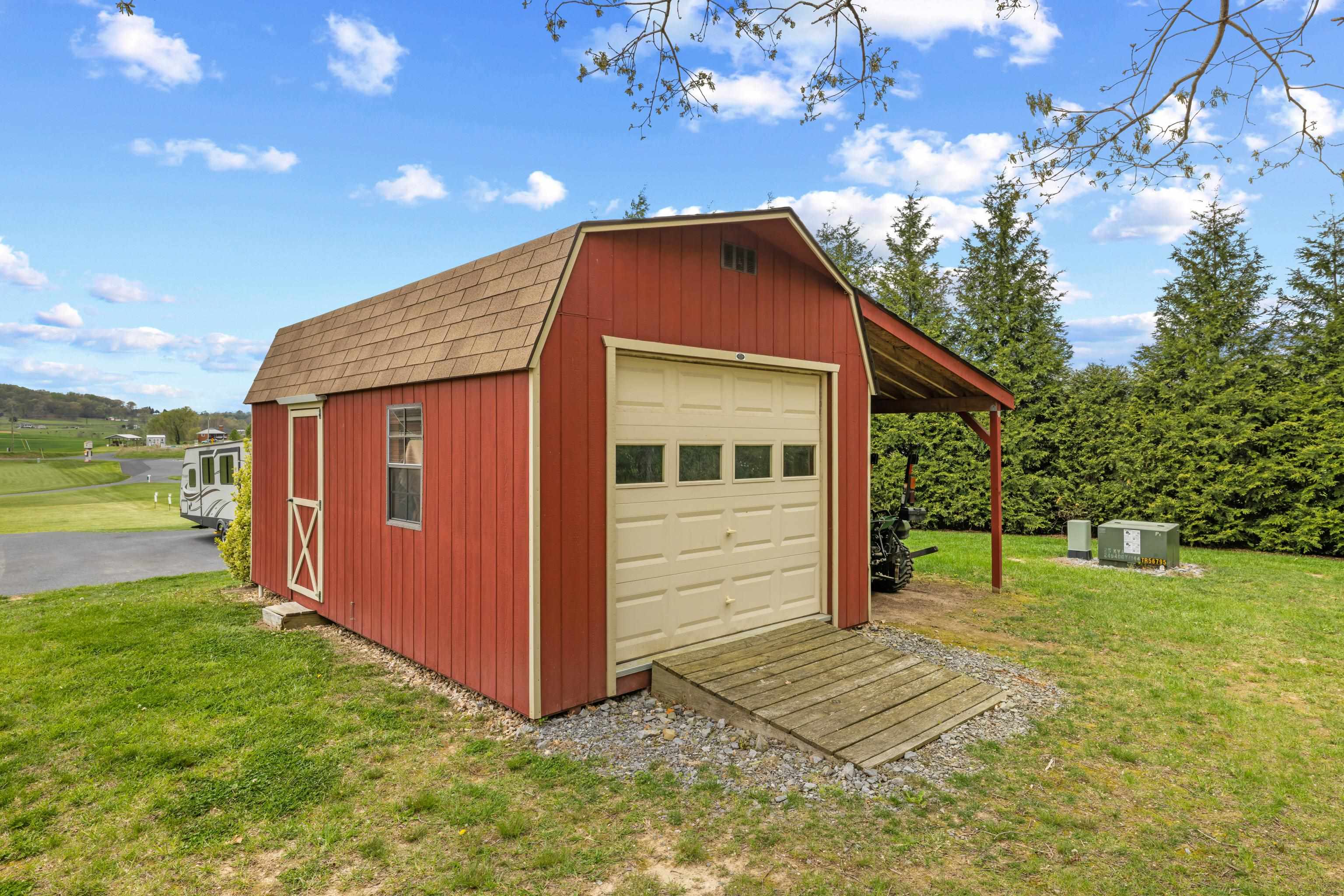 2390 TINKLING SPRING RD, STUARTS DRAFT, Virginia 24477, 3 Bedrooms Bedrooms, ,2 BathroomsBathrooms,Residential,2390 TINKLING SPRING RD,675858 MLS # 675858