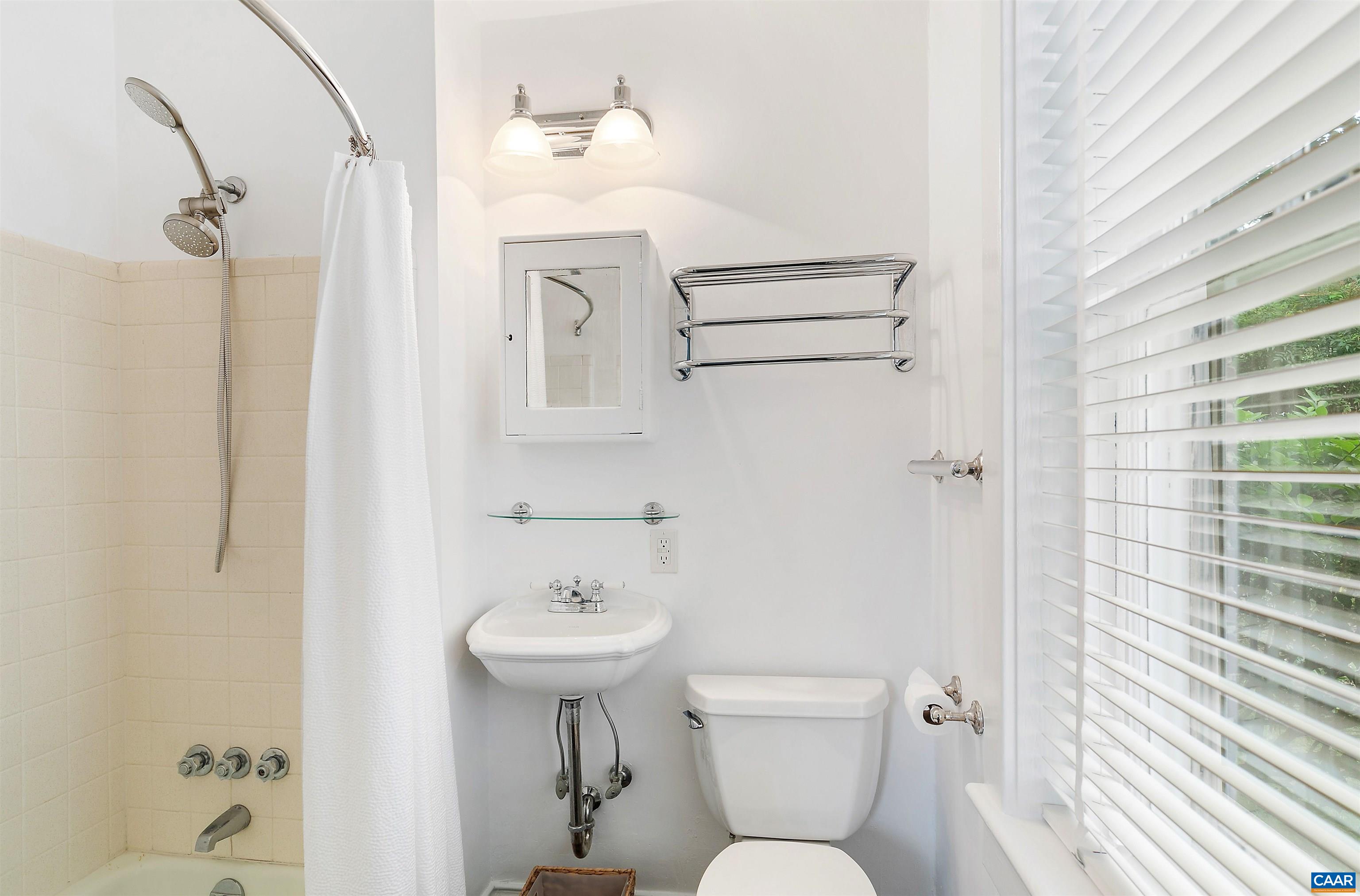 403 ALTAMONT CIR, CHARLOTTESVILLE, Virginia 22902, 4 Bedrooms Bedrooms, ,3 BathroomsBathrooms,Residential,403 ALTAMONT CIR,675864 MLS # 675864