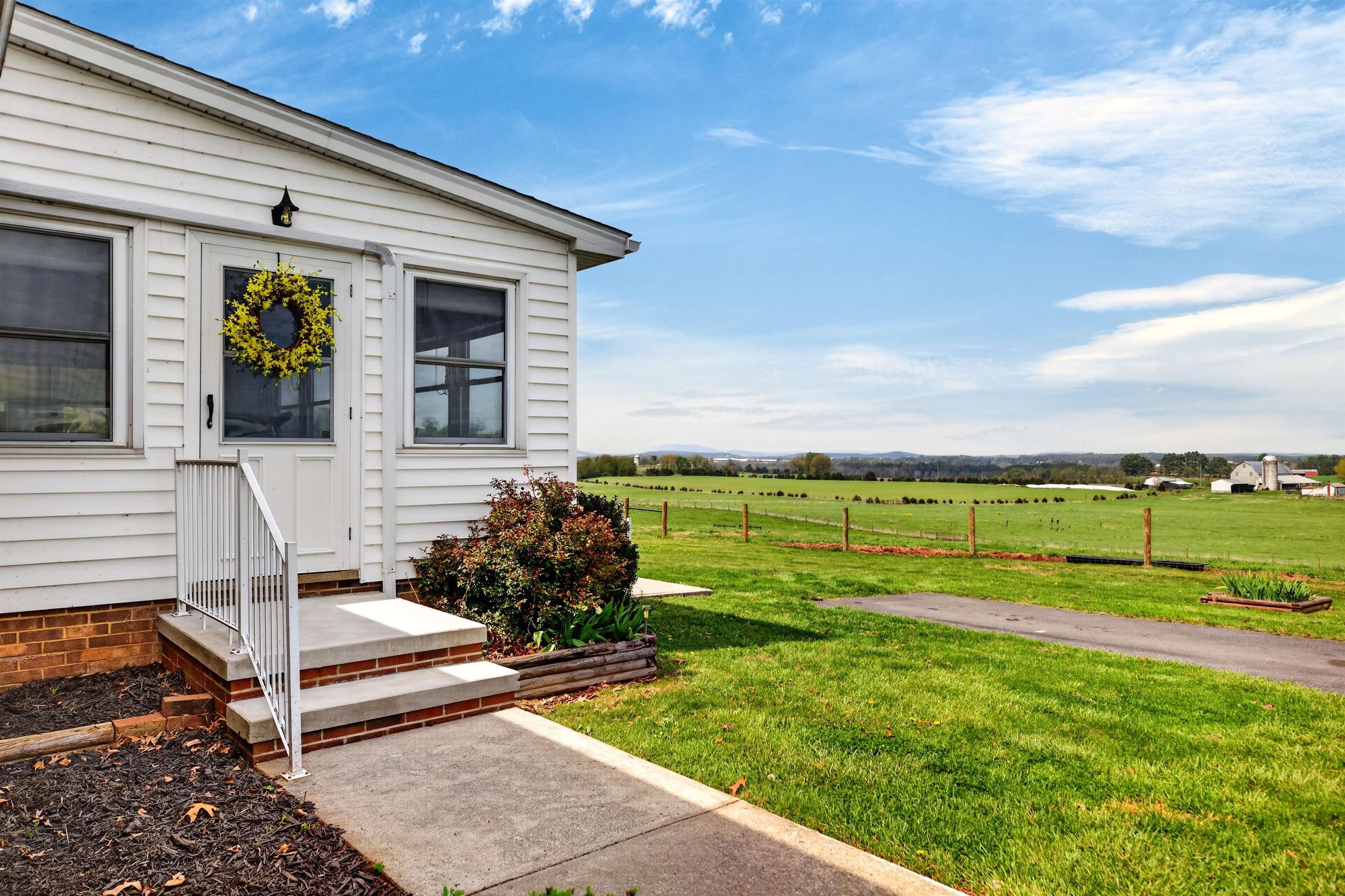 1522 DAM TOWN RD, FORT DEFIANCE, Virginia 24437, 3 Bedrooms Bedrooms, ,2 BathroomsBathrooms,Residential,1522 DAM TOWN RD,675869 MLS # 675869