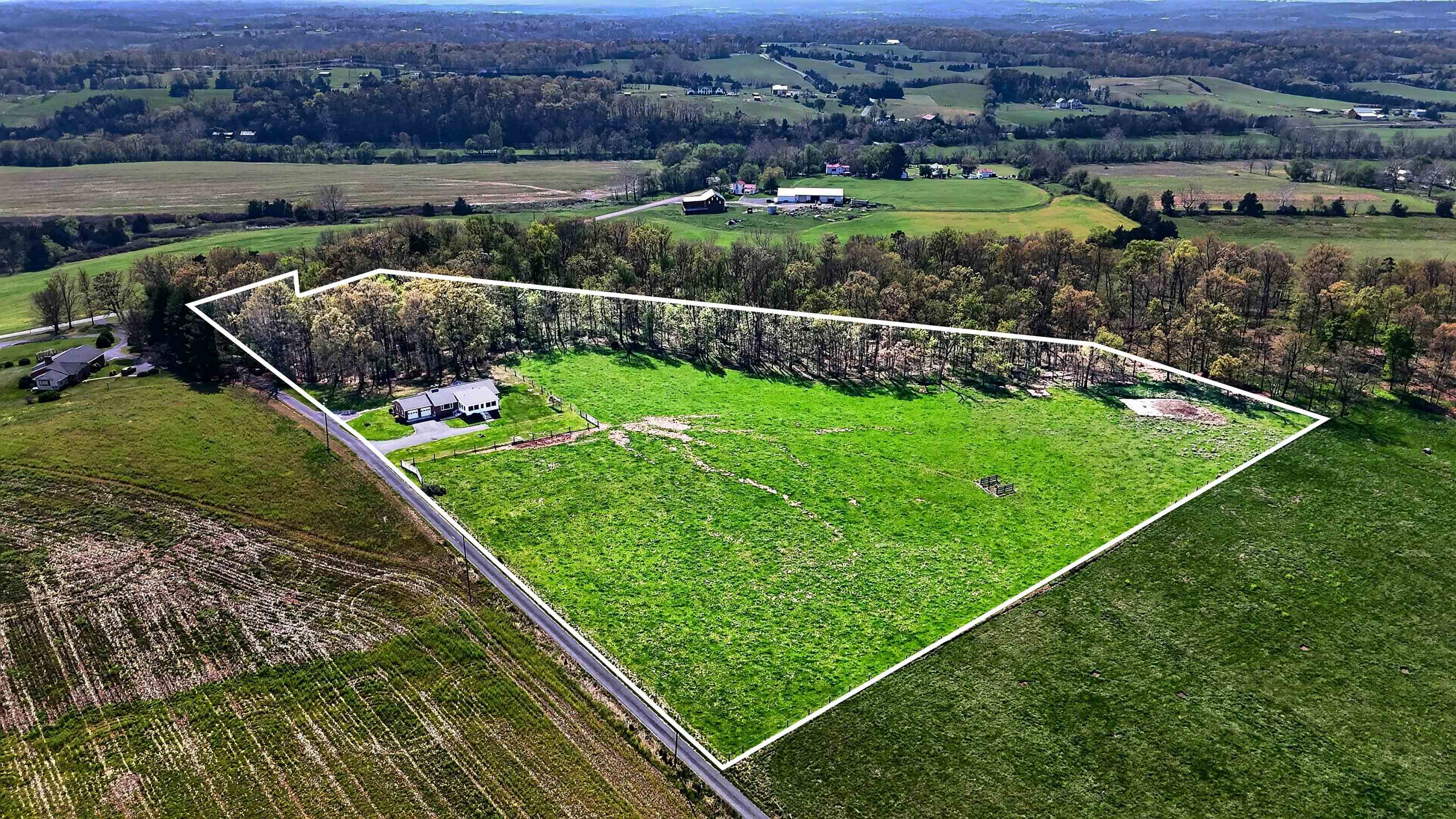 1522 DAM TOWN RD, FORT DEFIANCE, Virginia 24437, 3 Bedrooms Bedrooms, ,2 BathroomsBathrooms,Residential,1522 DAM TOWN RD,675869 MLS # 675869