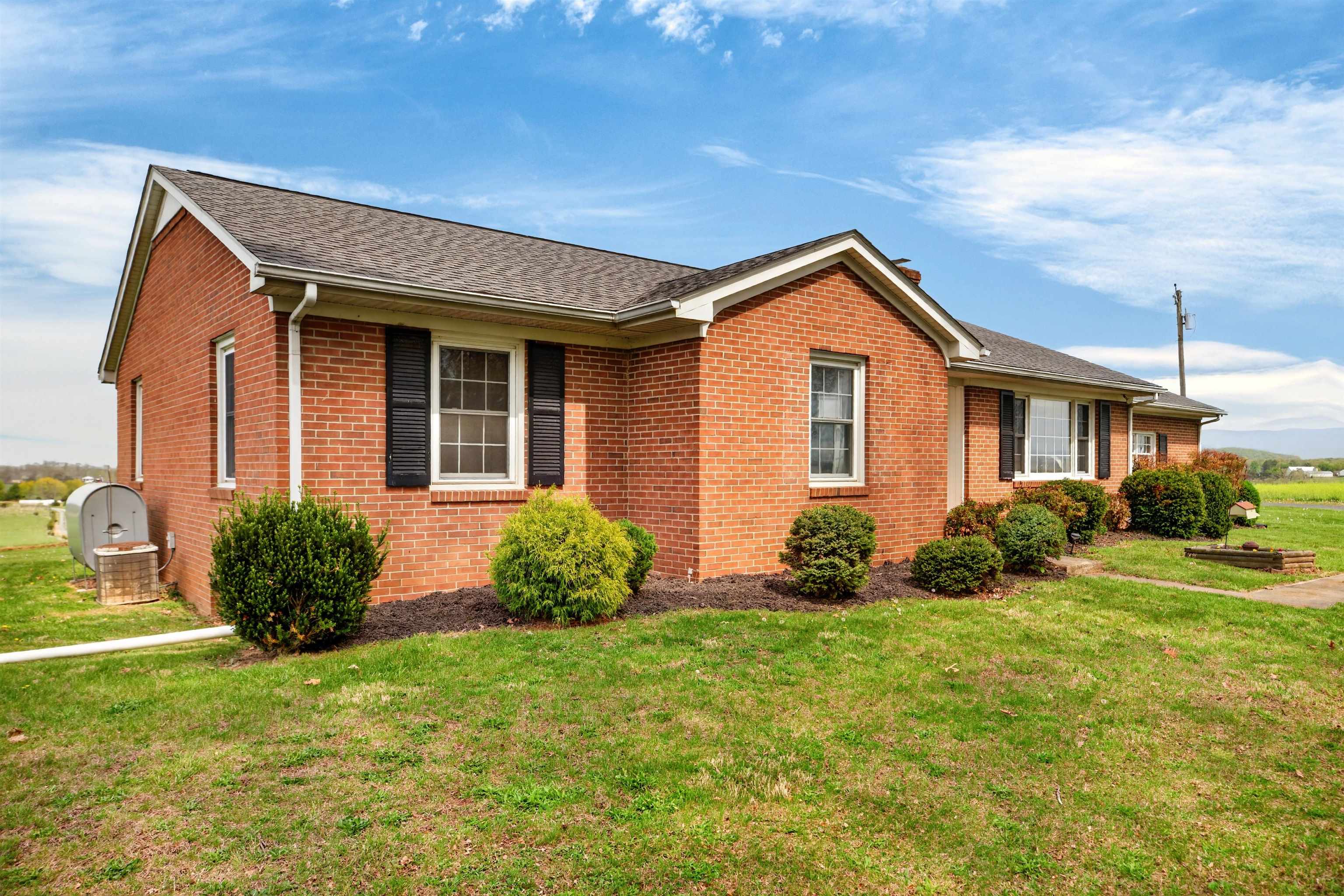 1522 DAM TOWN RD, FORT DEFIANCE, Virginia 24437, 3 Bedrooms Bedrooms, ,2 BathroomsBathrooms,Residential,1522 DAM TOWN RD,675869 MLS # 675869