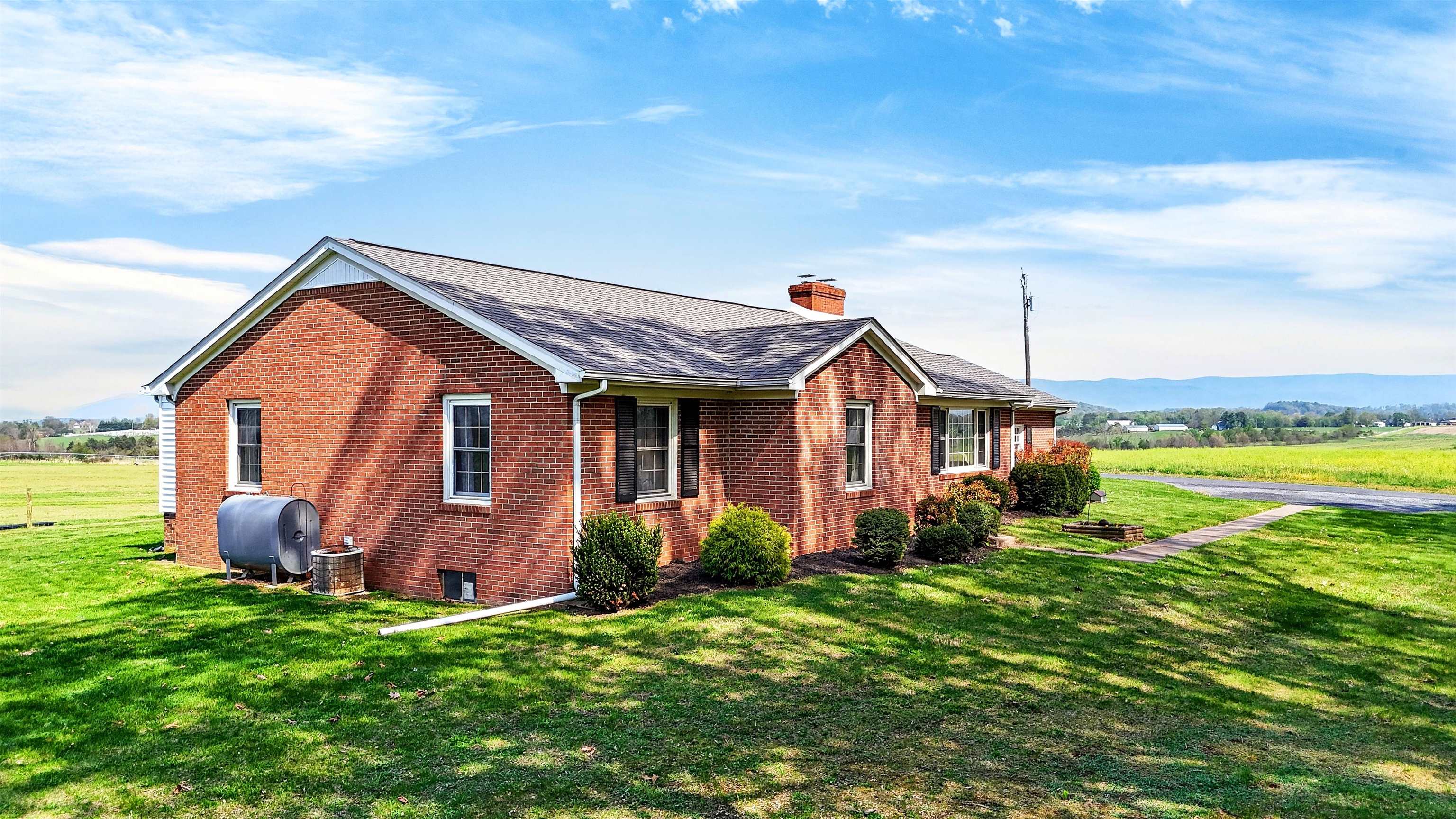 1522 DAM TOWN RD, FORT DEFIANCE, Virginia 24437, 3 Bedrooms Bedrooms, ,2 BathroomsBathrooms,Residential,1522 DAM TOWN RD,675869 MLS # 675869