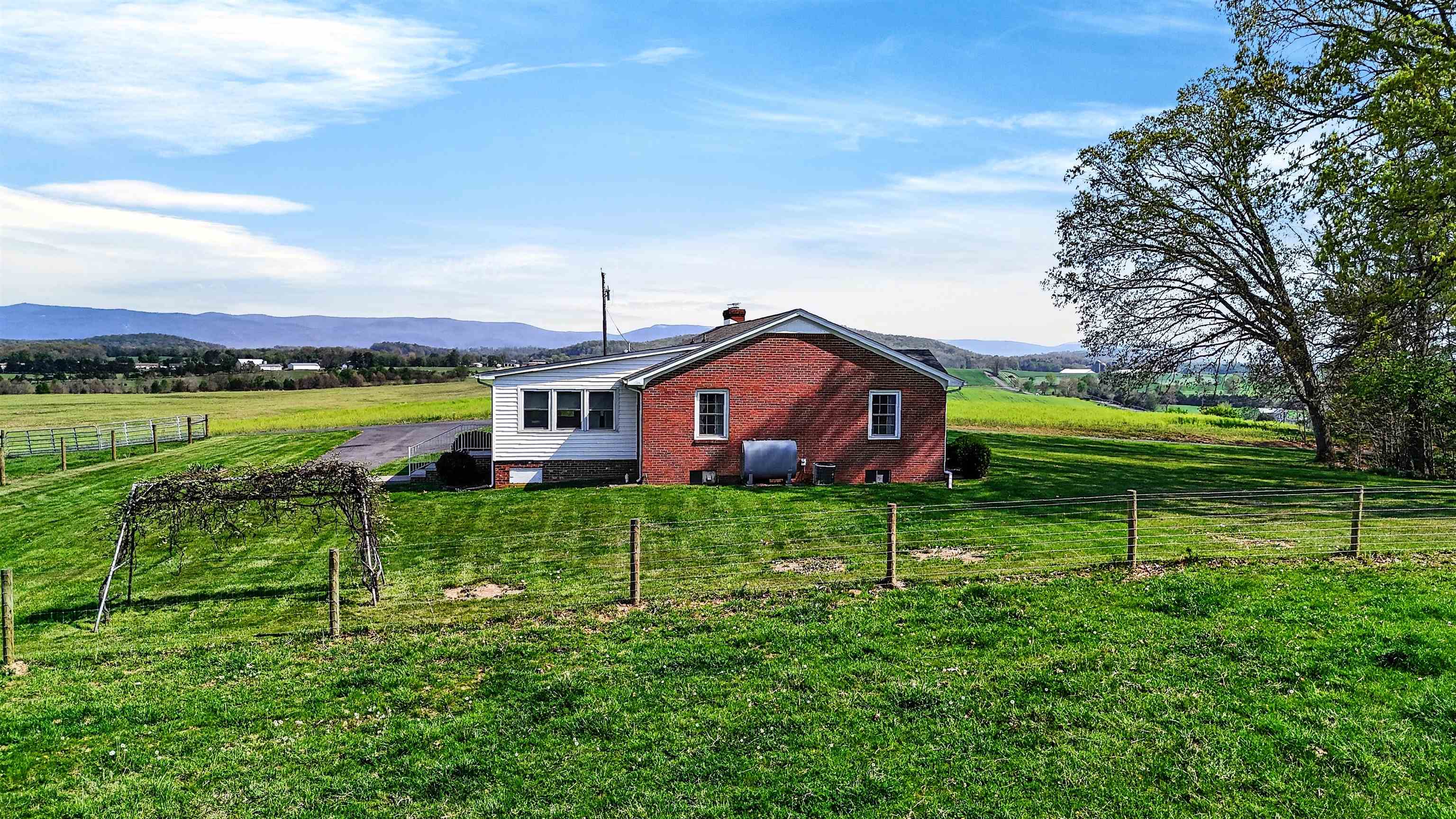 1522 DAM TOWN RD, FORT DEFIANCE, Virginia 24437, 3 Bedrooms Bedrooms, ,2 BathroomsBathrooms,Residential,1522 DAM TOWN RD,675869 MLS # 675869