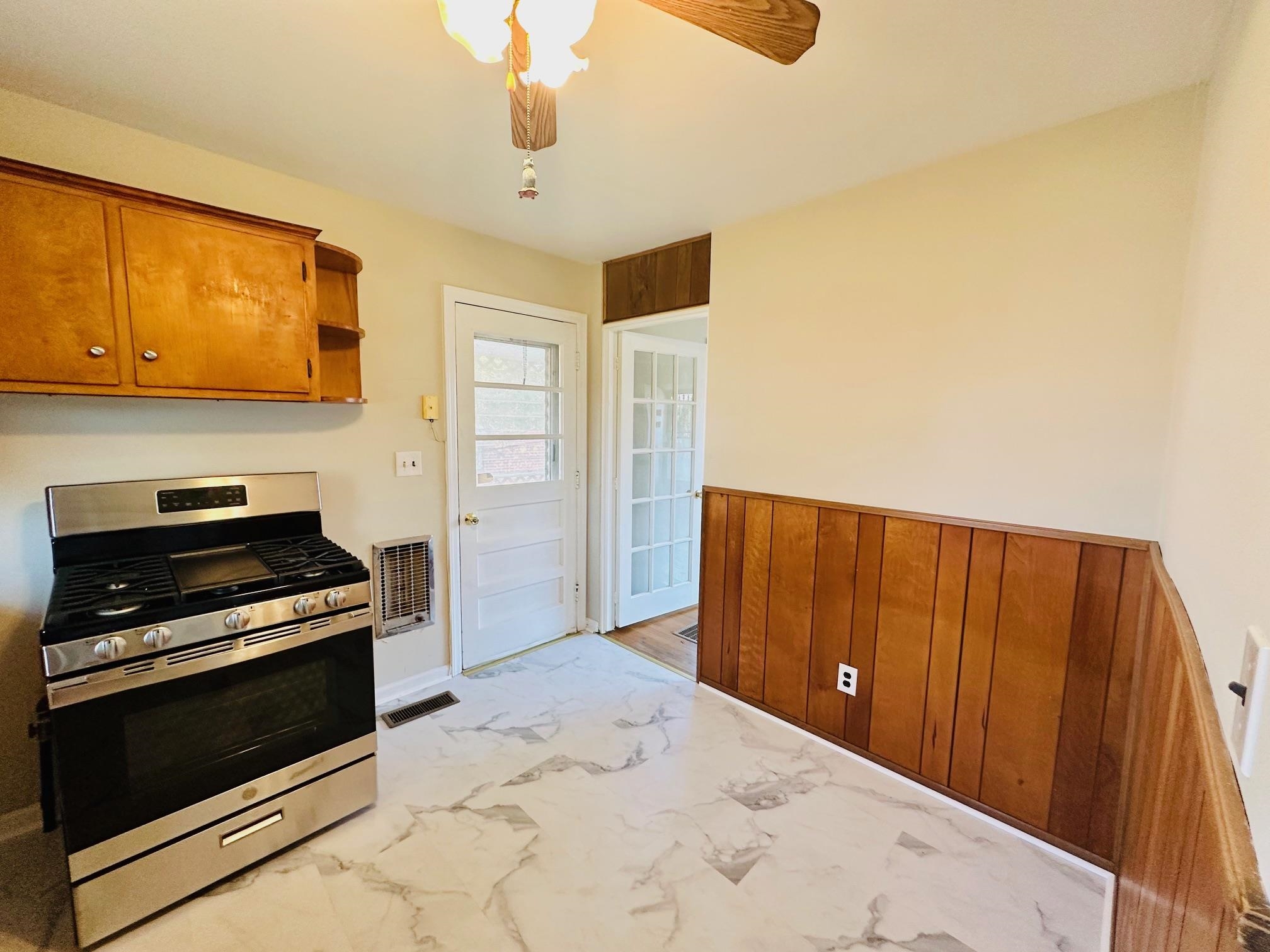 2403 PARK HILL RD, STAUNTON, Virginia 24401, 3 Bedrooms Bedrooms, ,1 BathroomBathrooms,Residential,2403 PARK HILL RD,675883 MLS # 675883