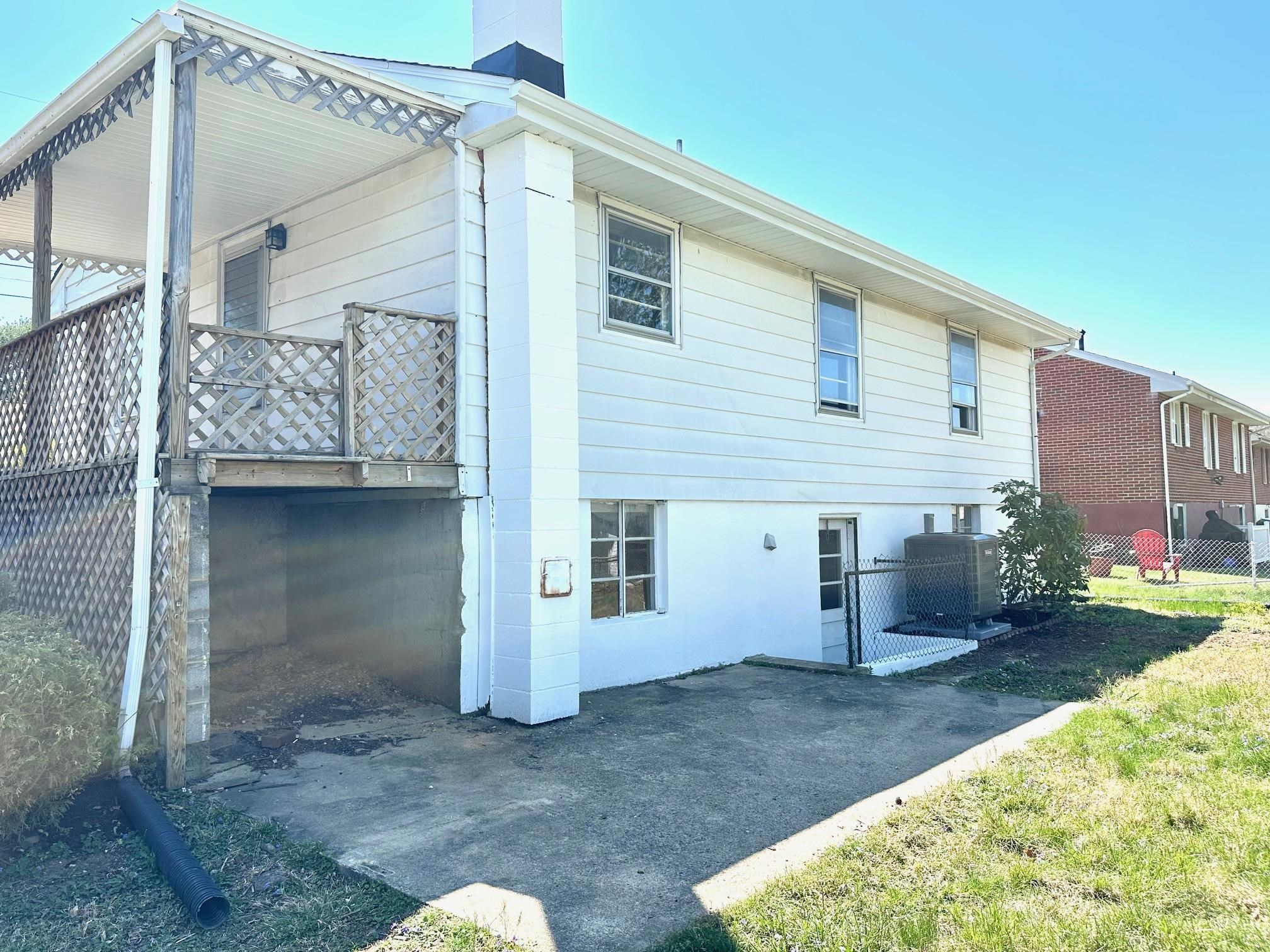 2403 PARK HILL RD, STAUNTON, Virginia 24401, 3 Bedrooms Bedrooms, ,1 BathroomBathrooms,Residential,2403 PARK HILL RD,675883 MLS # 675883