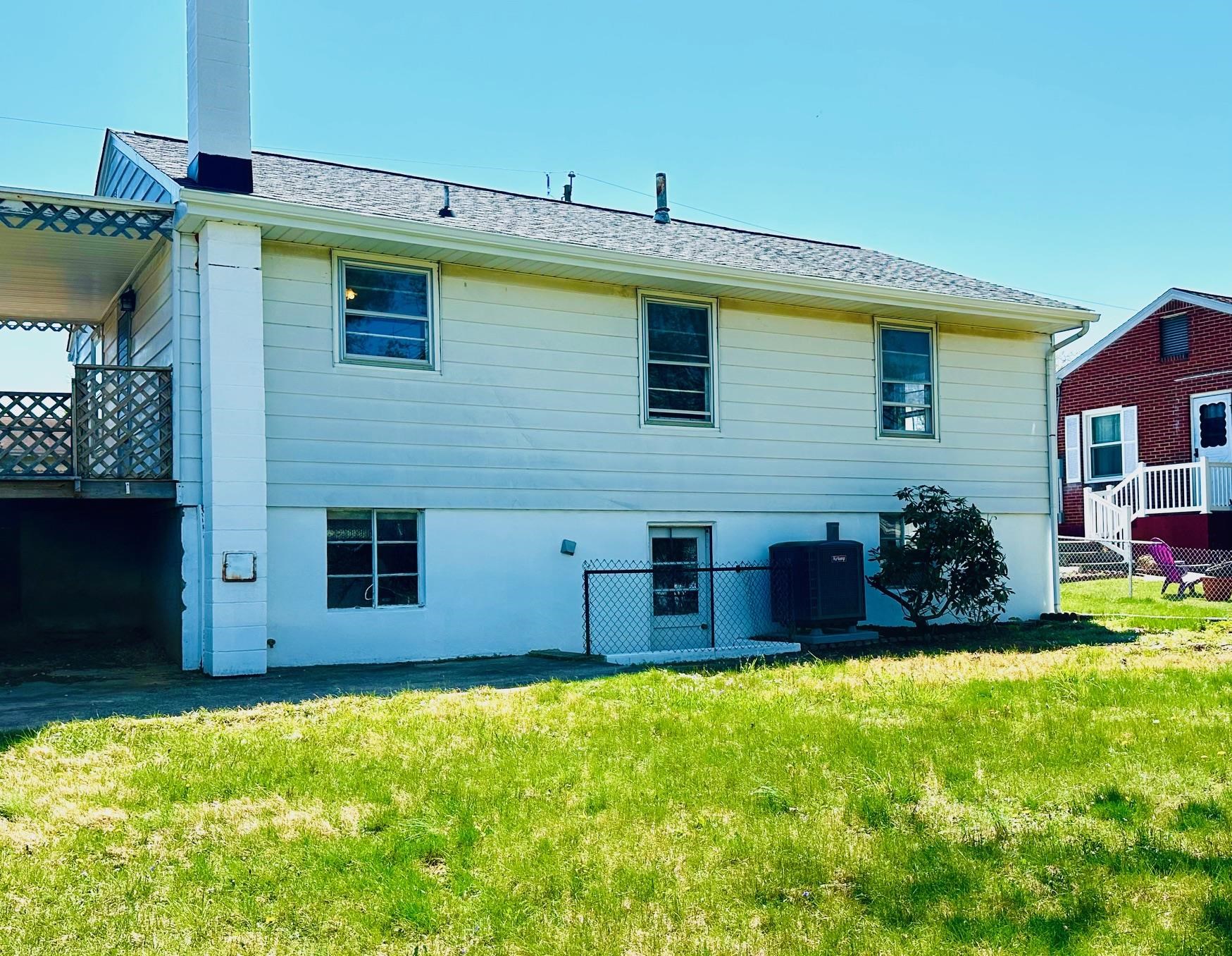 2403 PARK HILL RD, STAUNTON, Virginia 24401, 3 Bedrooms Bedrooms, ,1 BathroomBathrooms,Residential,2403 PARK HILL RD,675883 MLS # 675883