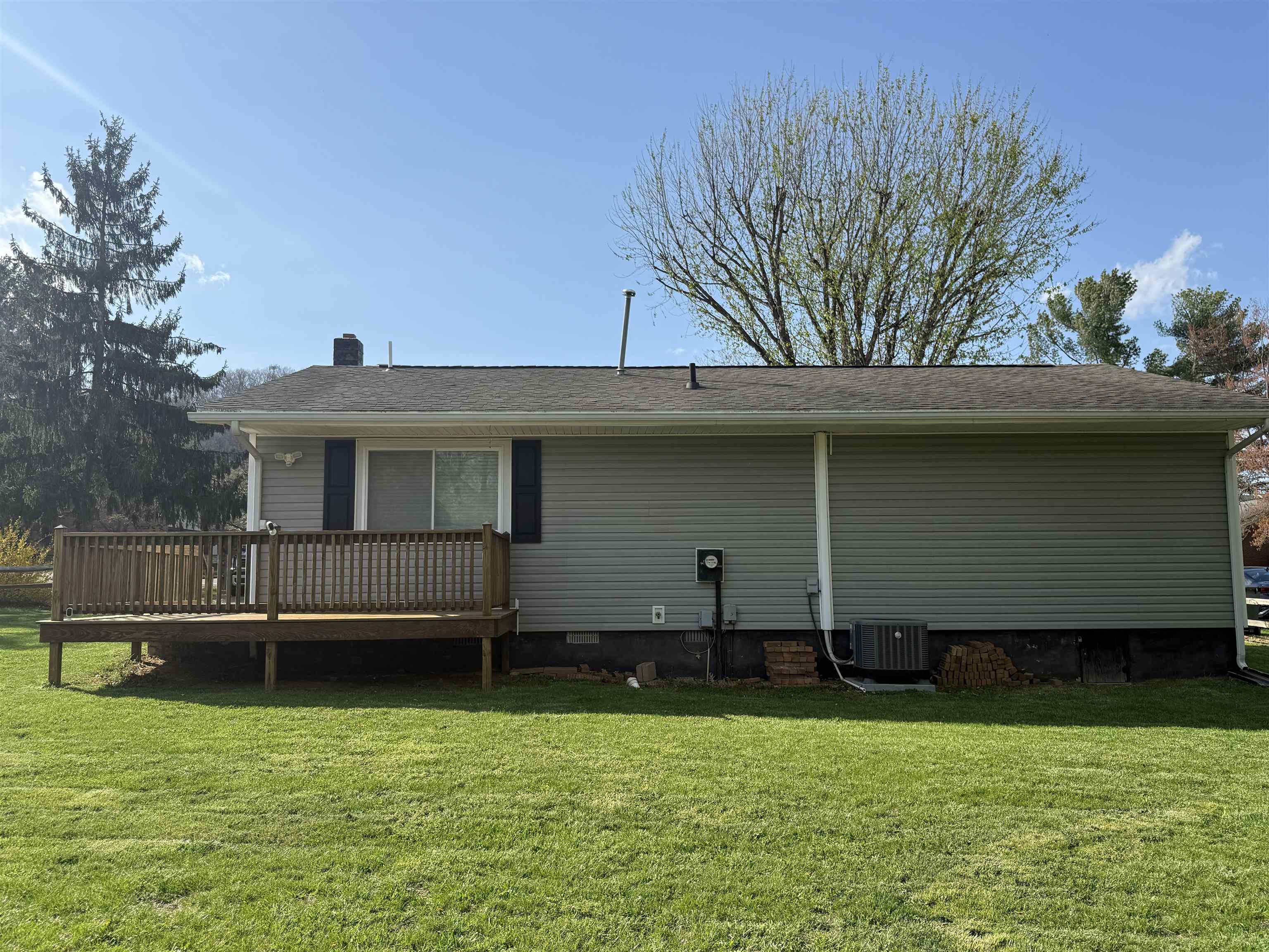 858 AUGUSTA FARMS RD, WAYNESBORO, Virginia 22980, 3 Bedrooms Bedrooms, ,1 BathroomBathrooms,Residential,858 AUGUSTA FARMS RD,675888 MLS # 675888