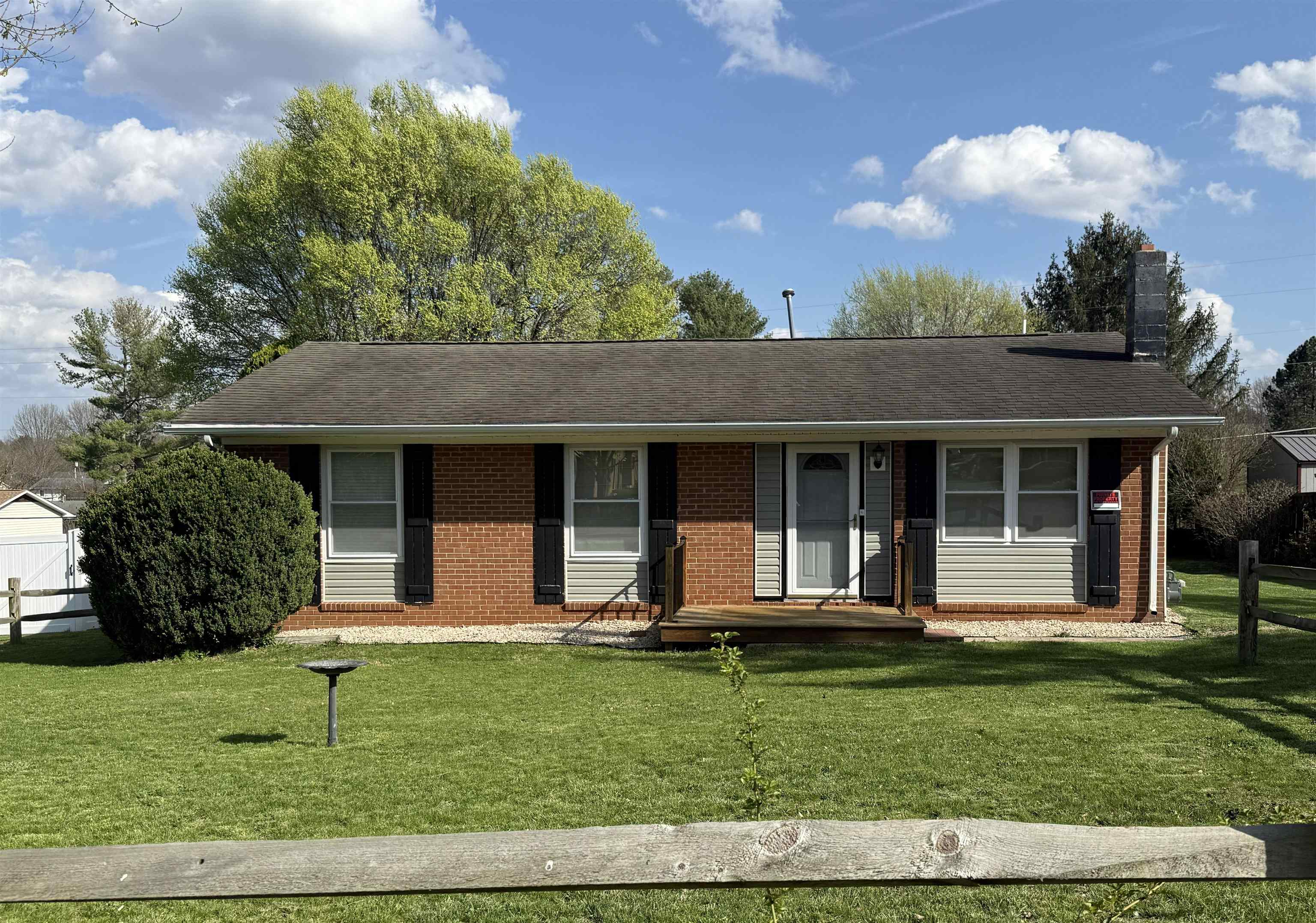 858 AUGUSTA FARMS RD, WAYNESBORO, Virginia 22980, 3 Bedrooms Bedrooms, ,1 BathroomBathrooms,Residential,858 AUGUSTA FARMS RD,675888 MLS # 675888