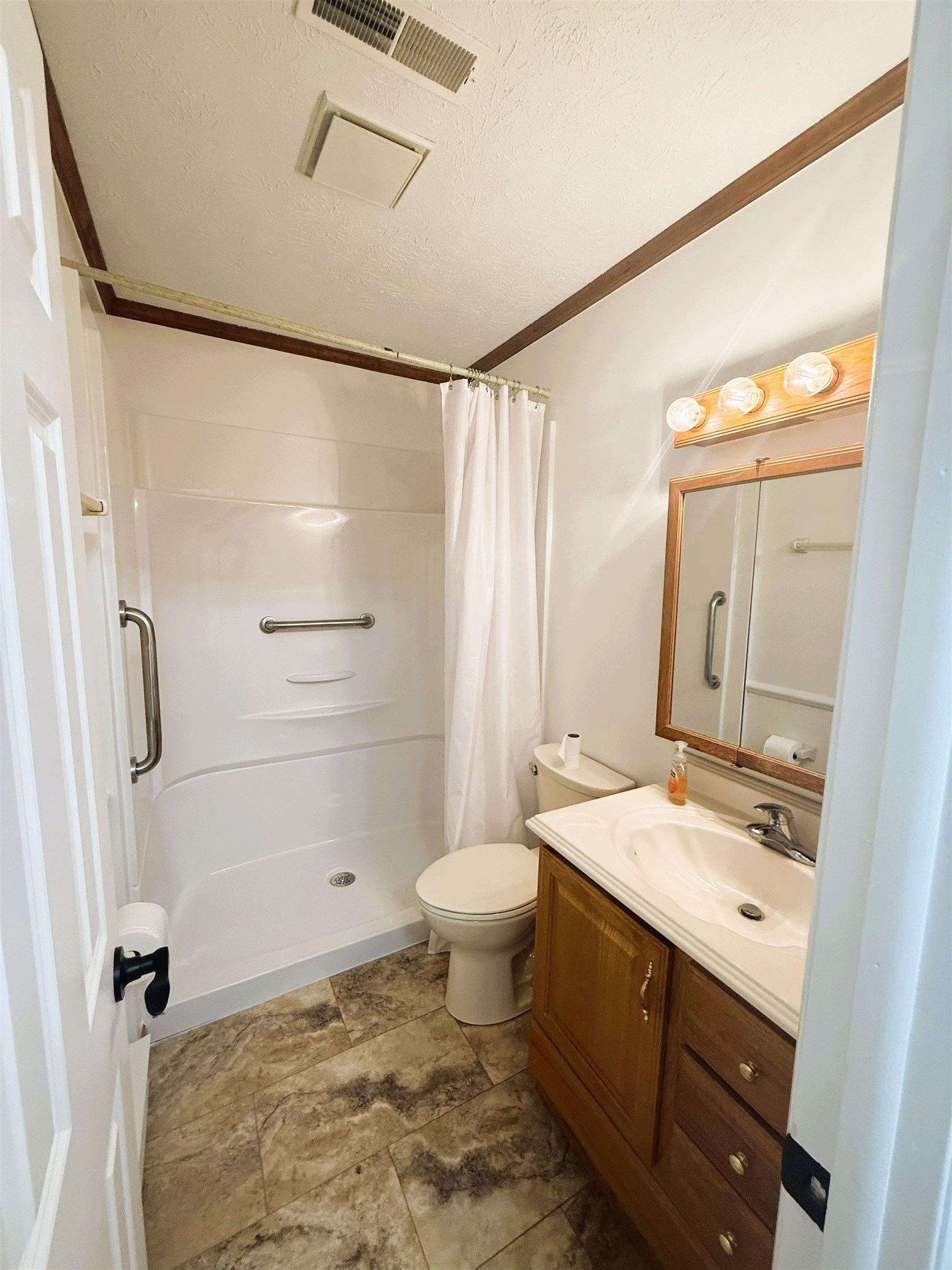 858 AUGUSTA FARMS RD, WAYNESBORO, Virginia 22980, 3 Bedrooms Bedrooms, ,1 BathroomBathrooms,Residential,858 AUGUSTA FARMS RD,675888 MLS # 675888