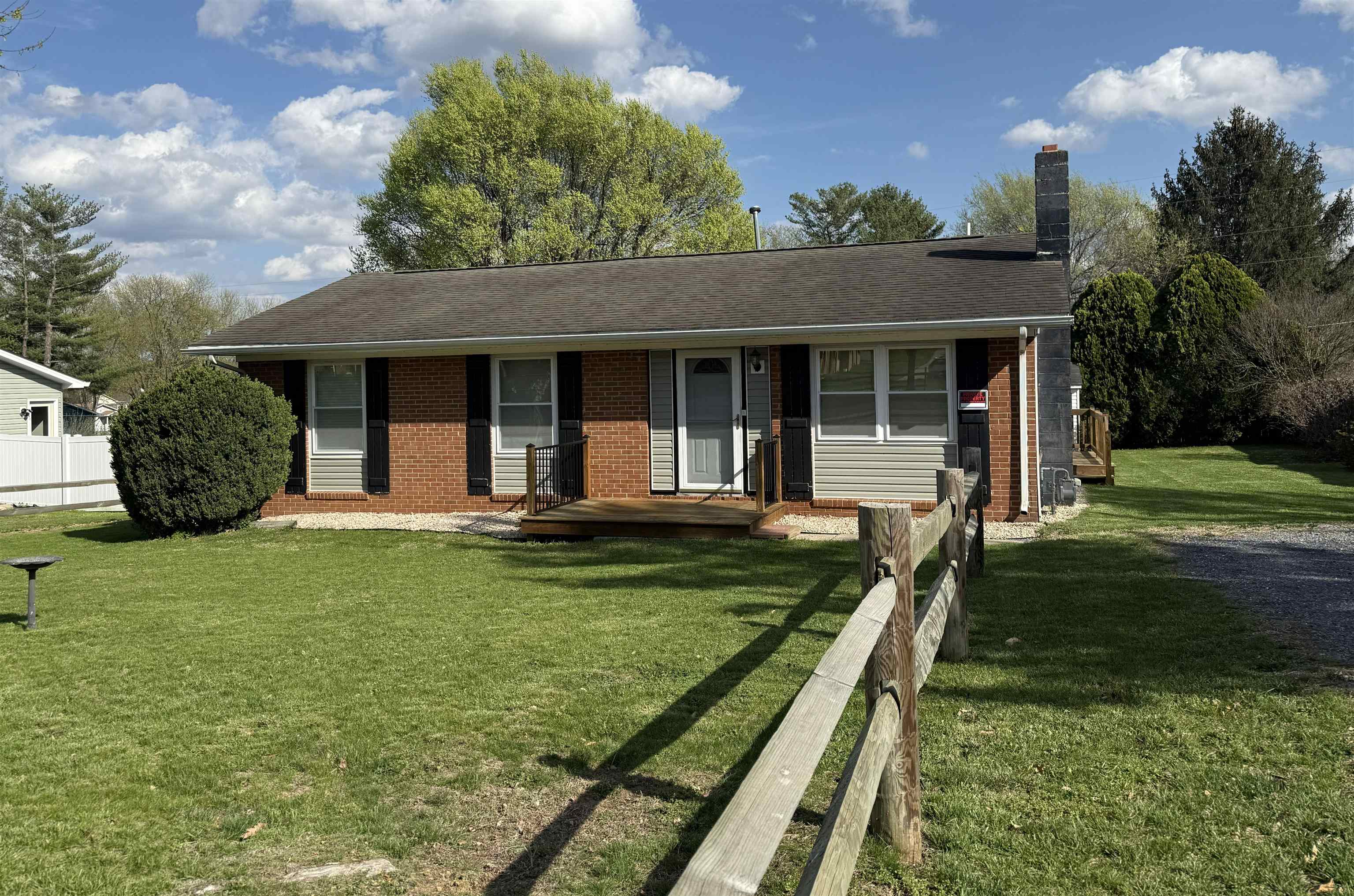 858 AUGUSTA FARMS RD, WAYNESBORO, Virginia 22980, 3 Bedrooms Bedrooms, ,1 BathroomBathrooms,Residential,858 AUGUSTA FARMS RD,675888 MLS # 675888