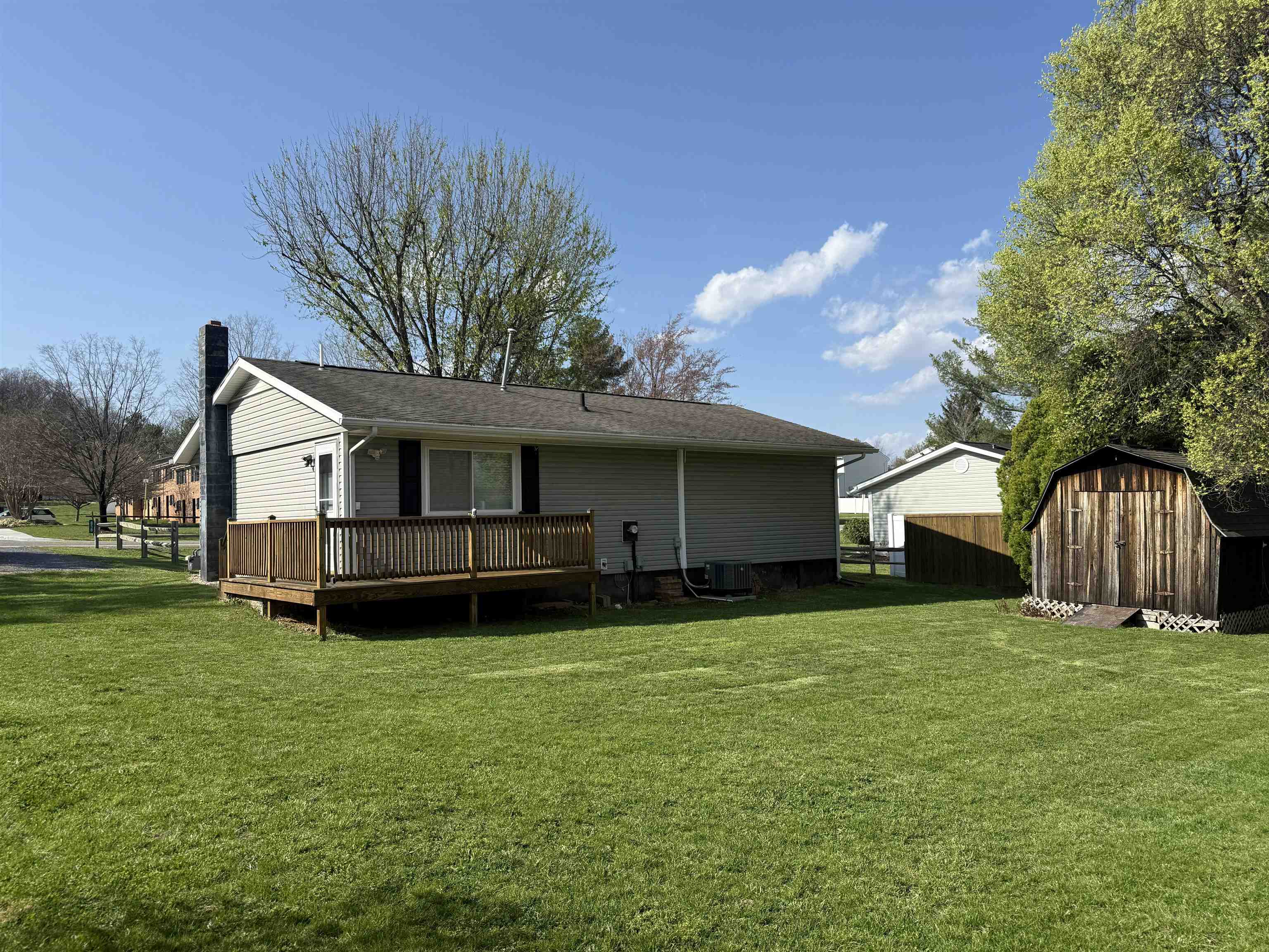 858 AUGUSTA FARMS RD, WAYNESBORO, Virginia 22980, 3 Bedrooms Bedrooms, ,1 BathroomBathrooms,Residential,858 AUGUSTA FARMS RD,675888 MLS # 675888