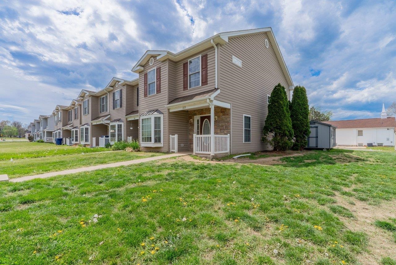 223 ASPEN AVE, GROTTOES, Virginia 24441, 3 Bedrooms Bedrooms, ,2 BathroomsBathrooms,Residential,223 ASPEN AVE,675893 MLS # 675893