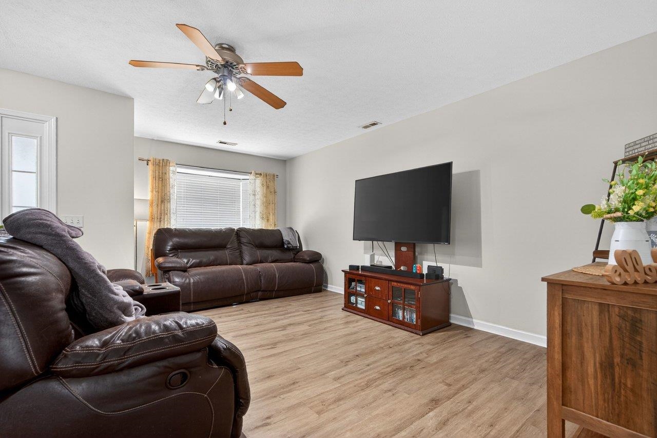 223 ASPEN AVE, GROTTOES, Virginia 24441, 3 Bedrooms Bedrooms, ,2 BathroomsBathrooms,Residential,223 ASPEN AVE,675893 MLS # 675893