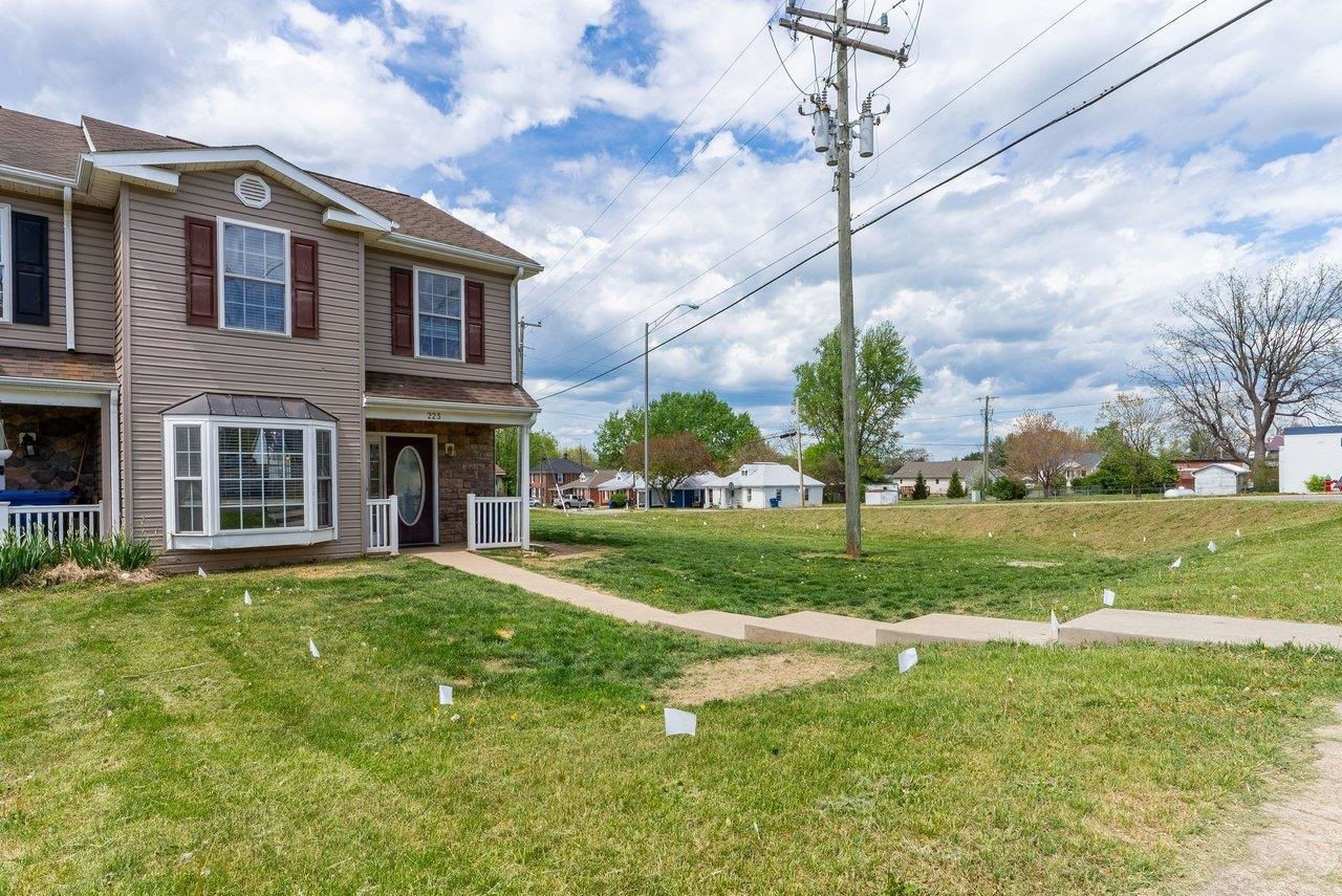 223 ASPEN AVE, GROTTOES, Virginia 24441, 3 Bedrooms Bedrooms, ,2 BathroomsBathrooms,Residential,223 ASPEN AVE,675893 MLS # 675893