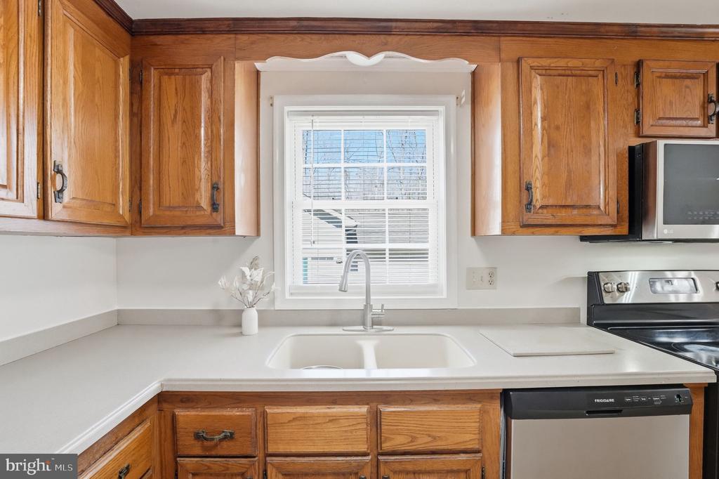 308 WESTOVER PKWY, LOCUST GROVE, Virginia 22508, 4 Bedrooms Bedrooms, ,3 BathroomsBathrooms,Residential,308 WESTOVER PKWY,VAOR2013510 MLS # VAOR2013510