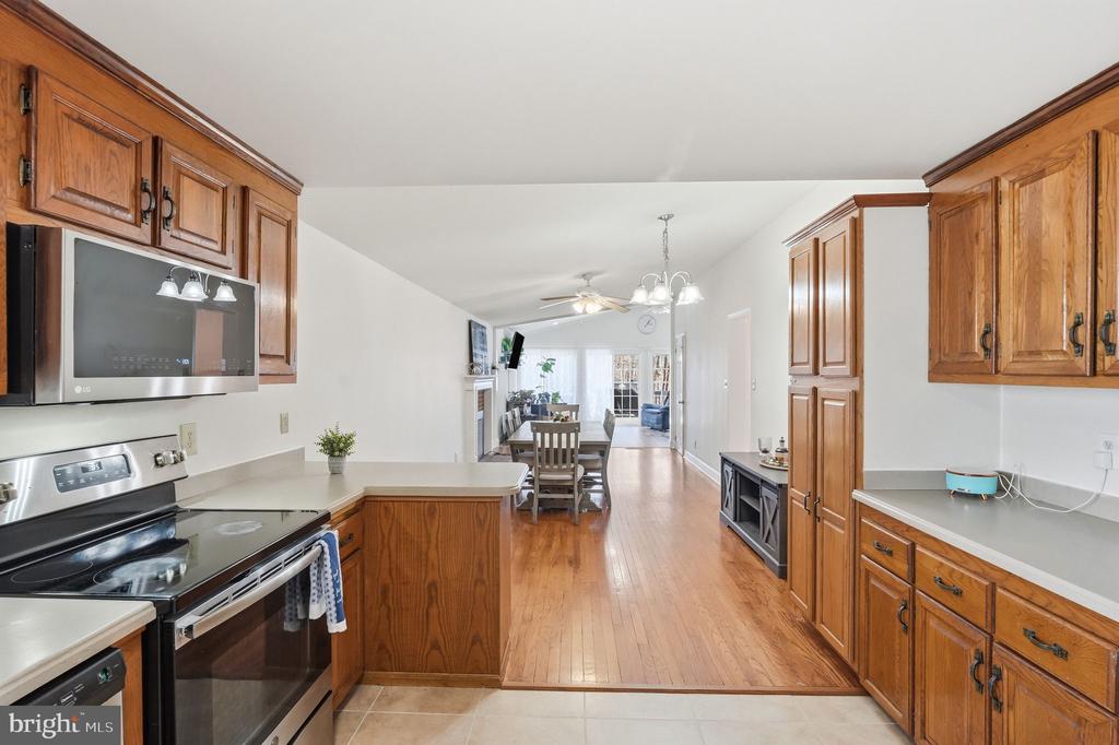 308 WESTOVER PKWY, LOCUST GROVE, Virginia 22508, 4 Bedrooms Bedrooms, ,3 BathroomsBathrooms,Residential,308 WESTOVER PKWY,VAOR2013510 MLS # VAOR2013510