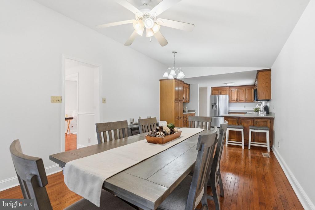 308 WESTOVER PKWY, LOCUST GROVE, Virginia 22508, 4 Bedrooms Bedrooms, ,3 BathroomsBathrooms,Residential,308 WESTOVER PKWY,VAOR2013510 MLS # VAOR2013510