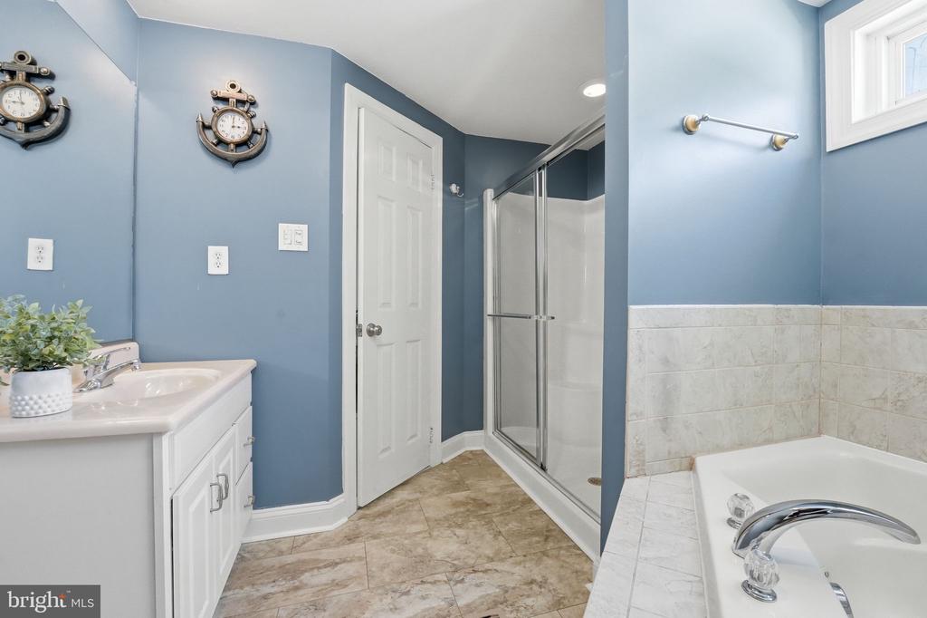 308 WESTOVER PKWY, LOCUST GROVE, Virginia 22508, 4 Bedrooms Bedrooms, ,3 BathroomsBathrooms,Residential,308 WESTOVER PKWY,VAOR2013510 MLS # VAOR2013510