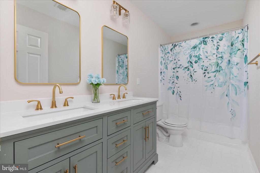 813 KINGSBROOK RD, CULPEPER, Virginia 22701, 4 Bedrooms Bedrooms, ,2 BathroomsBathrooms,Residential,813 KINGSBROOK RD,VACU2013084 MLS # VACU2013084