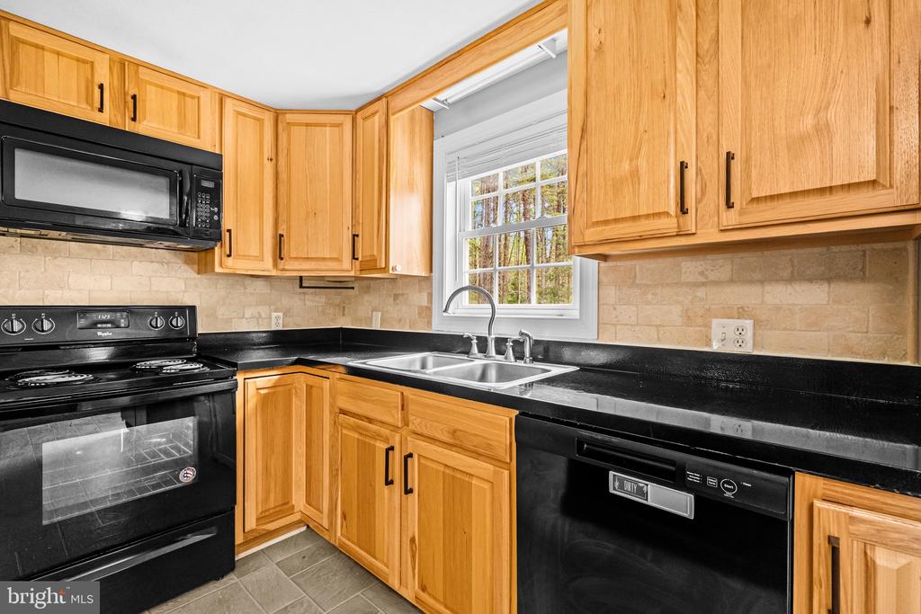 10400 LANDON LN, SPOTSYLVANIA, Virginia 22551, 2 Bedrooms Bedrooms, ,2 BathroomsBathrooms,Residential,10400 LANDON LN,VASP2040346 MLS # VASP2040346