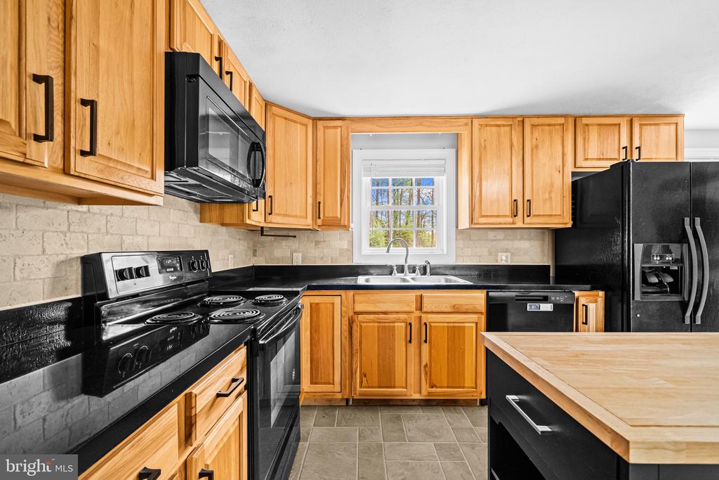 10400 LANDON LN, SPOTSYLVANIA, Virginia 22551, 2 Bedrooms Bedrooms, ,2 BathroomsBathrooms,Residential,10400 LANDON LN,VASP2040346 MLS # VASP2040346