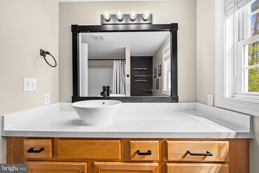 10400 LANDON LN, SPOTSYLVANIA, Virginia 22551, 2 Bedrooms Bedrooms, ,2 BathroomsBathrooms,Residential,10400 LANDON LN,VASP2040346 MLS # VASP2040346