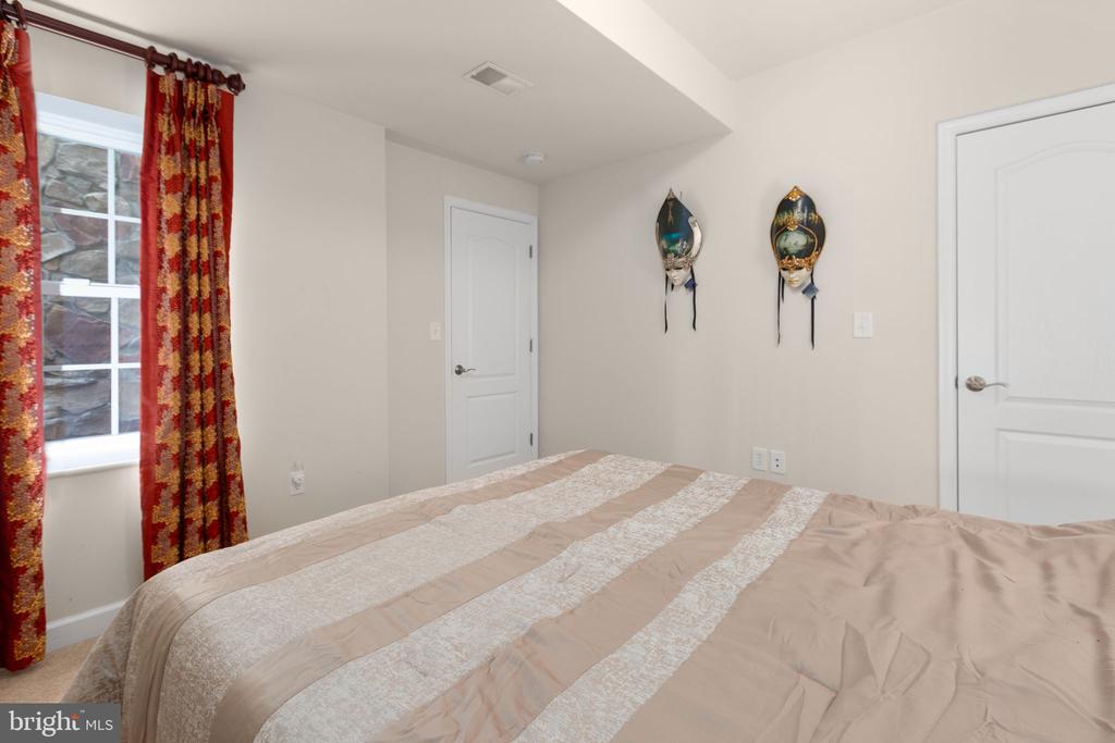 11410 STACY CROSSING WAY, FREDERICKSBURG, Virginia 22407, 6 Bedrooms Bedrooms, ,3 BathroomsBathrooms,Residential,11410 STACY CROSSING WAY,VASP2040330 MLS # VASP2040330