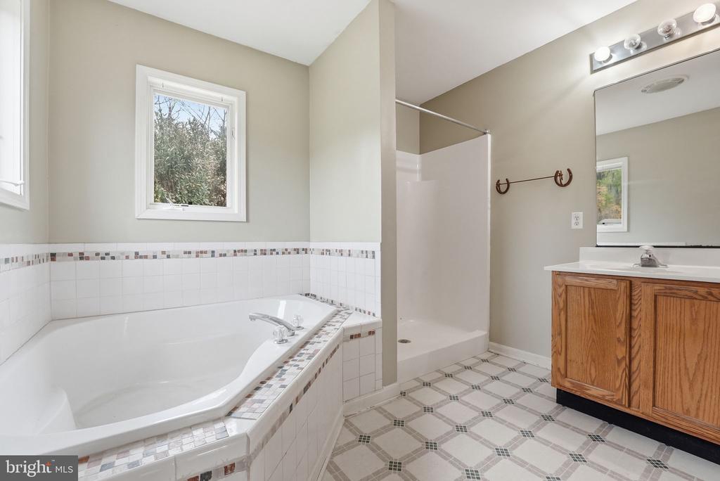 1901 MISTY MEADOWS LN, MARKHAM, Virginia, 2 Bedrooms Bedrooms, ,2 BathroomsBathrooms,Residential,1901 MISTY MEADOWS LN,VAFQ2021462 MLS # VAFQ2021462