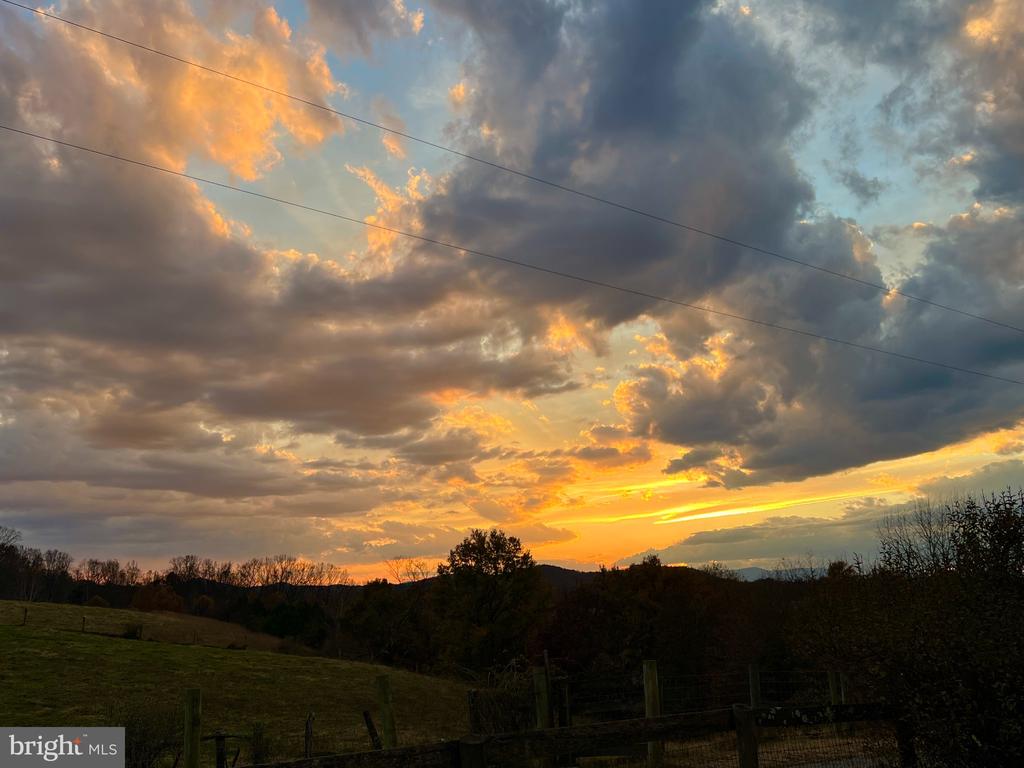 1901 MISTY MEADOWS LN, MARKHAM, Virginia, 2 Bedrooms Bedrooms, ,2 BathroomsBathrooms,Residential,1901 MISTY MEADOWS LN,VAFQ2021462 MLS # VAFQ2021462