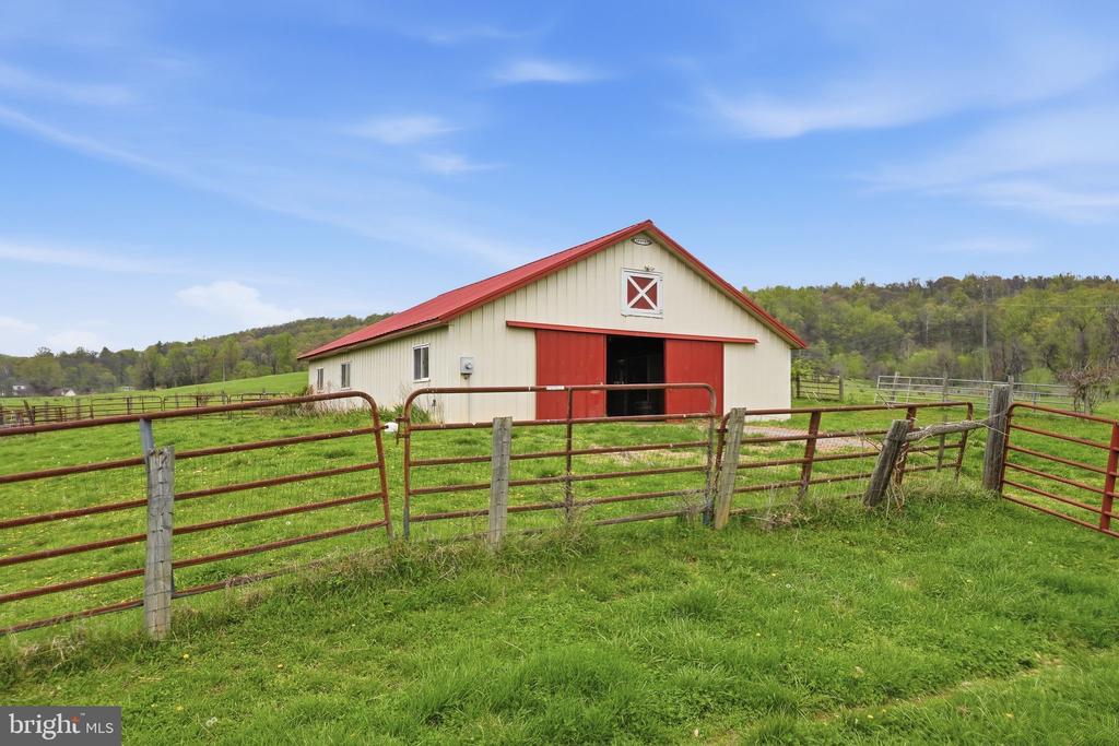 1901 MISTY MEADOWS LN, MARKHAM, Virginia, 2 Bedrooms Bedrooms, ,2 BathroomsBathrooms,Residential,1901 MISTY MEADOWS LN,VAFQ2021462 MLS # VAFQ2021462