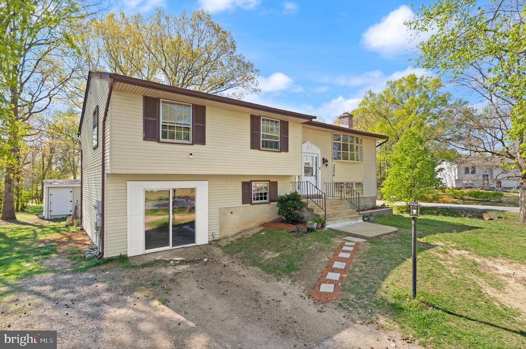 3214 WAVERLY DR, FREDERICKSBURG, Virginia 22407, 4 Bedrooms Bedrooms, ,3 BathroomsBathrooms,Residential,3214 WAVERLY DR,VASP2040350 MLS # VASP2040350