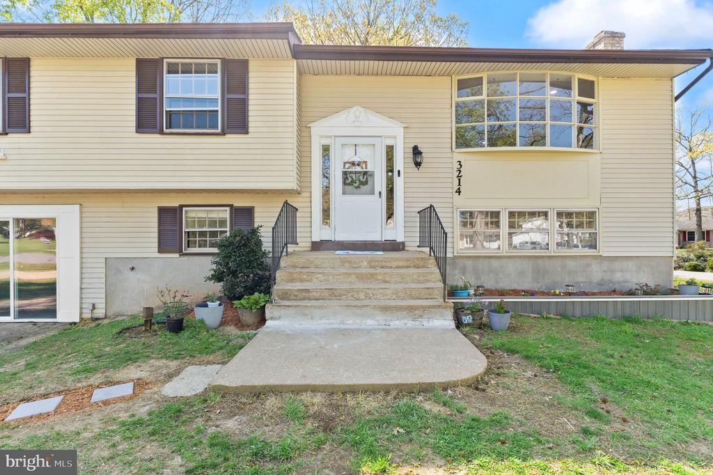 3214 WAVERLY DR, FREDERICKSBURG, Virginia 22407, 4 Bedrooms Bedrooms, ,3 BathroomsBathrooms,Residential,3214 WAVERLY DR,VASP2040350 MLS # VASP2040350