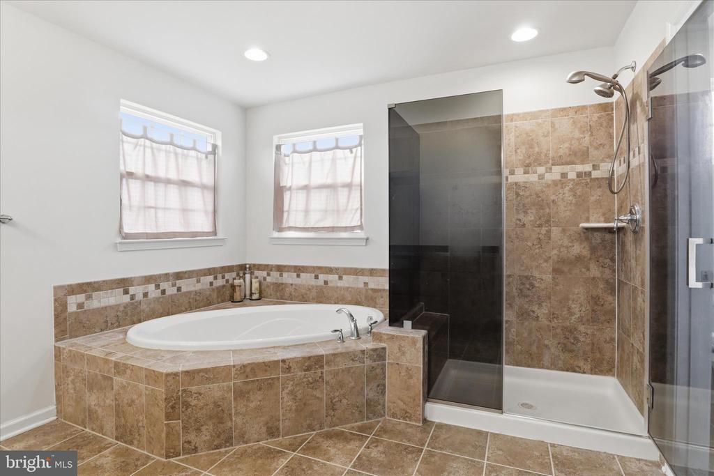 7550 EDINGTON DR, WARRENTON, Virginia, 4 Bedrooms Bedrooms, ,2 BathroomsBathrooms,Residential,7550 EDINGTON DR,VAFQ2021090 MLS # VAFQ2021090