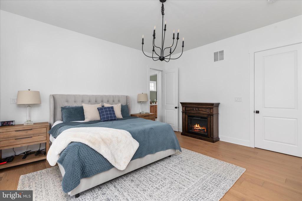 8189 SUMMERFIELD HILLS DR, WARRENTON, Virginia 20186, 5 Bedrooms Bedrooms, ,4 BathroomsBathrooms,Residential,8189 SUMMERFIELD HILLS DR,VAFQ2021482 MLS # VAFQ2021482