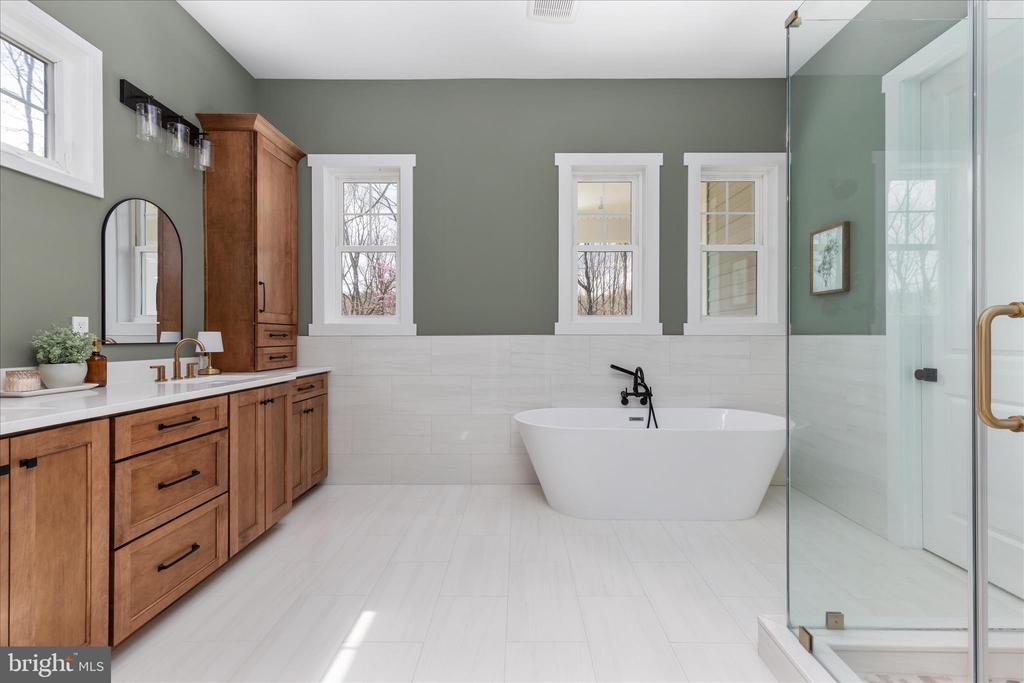 8189 SUMMERFIELD HILLS DR, WARRENTON, Virginia 20186, 5 Bedrooms Bedrooms, ,4 BathroomsBathrooms,Residential,8189 SUMMERFIELD HILLS DR,VAFQ2021482 MLS # VAFQ2021482