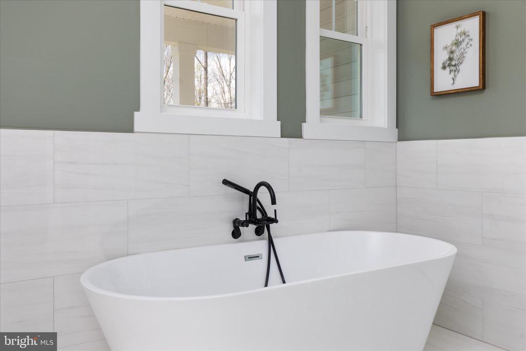 8189 SUMMERFIELD HILLS DR, WARRENTON, Virginia 20186, 5 Bedrooms Bedrooms, ,4 BathroomsBathrooms,Residential,8189 SUMMERFIELD HILLS DR,VAFQ2021482 MLS # VAFQ2021482