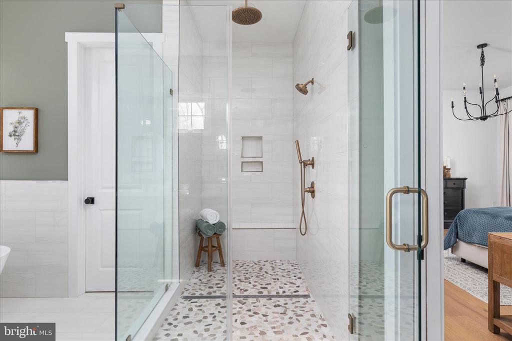 8189 SUMMERFIELD HILLS DR, WARRENTON, Virginia 20186, 5 Bedrooms Bedrooms, ,4 BathroomsBathrooms,Residential,8189 SUMMERFIELD HILLS DR,VAFQ2021482 MLS # VAFQ2021482