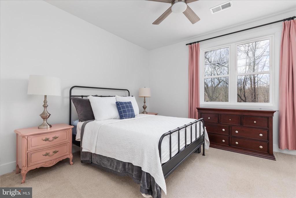 8189 SUMMERFIELD HILLS DR, WARRENTON, Virginia 20186, 5 Bedrooms Bedrooms, ,4 BathroomsBathrooms,Residential,8189 SUMMERFIELD HILLS DR,VAFQ2021482 MLS # VAFQ2021482