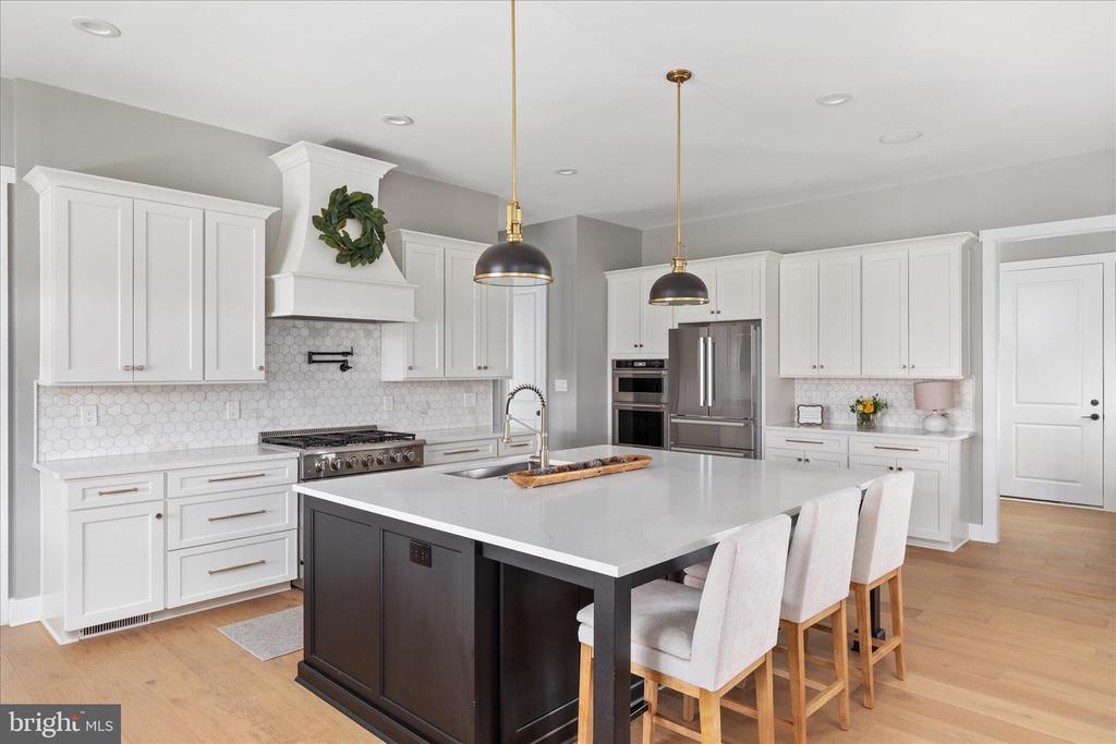 8189 SUMMERFIELD HILLS DR, WARRENTON, Virginia 20186, 5 Bedrooms Bedrooms, ,4 BathroomsBathrooms,Residential,8189 SUMMERFIELD HILLS DR,VAFQ2021482 MLS # VAFQ2021482