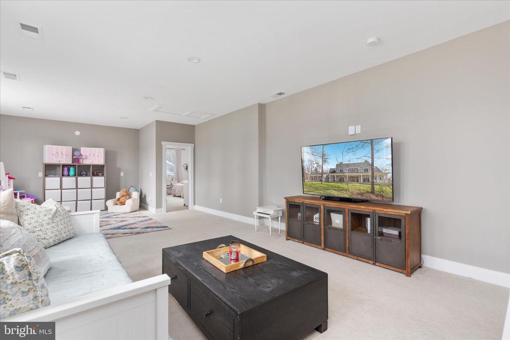 8189 SUMMERFIELD HILLS DR, WARRENTON, Virginia 20186, 5 Bedrooms Bedrooms, ,4 BathroomsBathrooms,Residential,8189 SUMMERFIELD HILLS DR,VAFQ2021482 MLS # VAFQ2021482