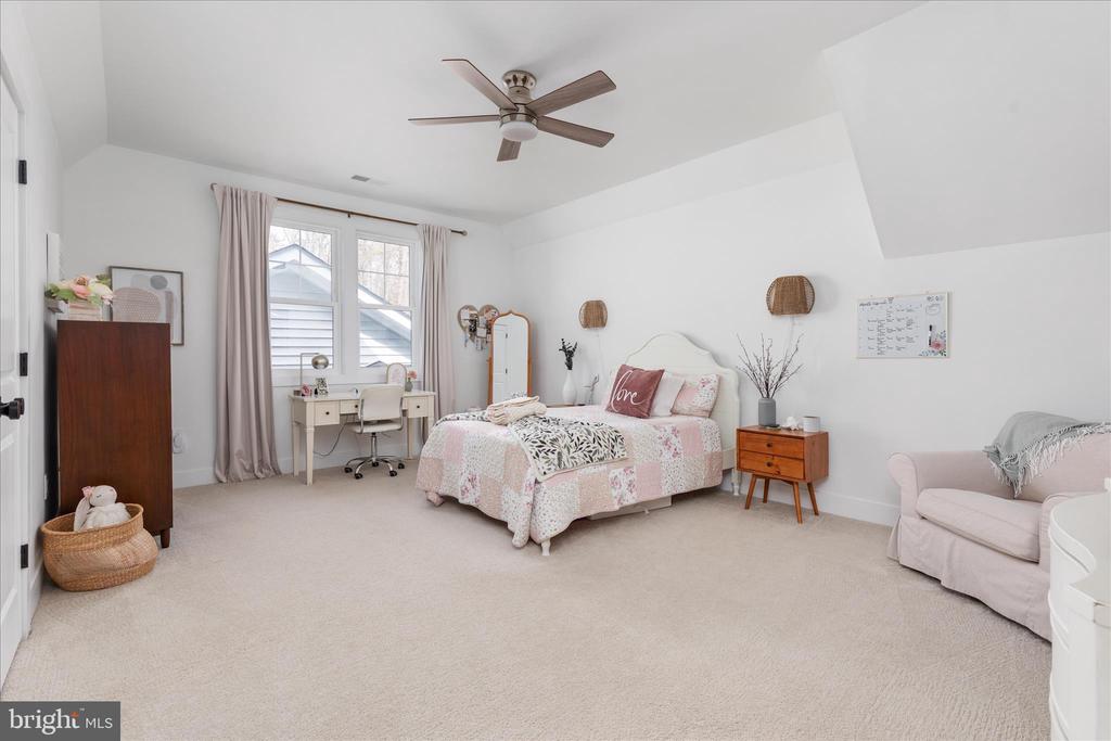 8189 SUMMERFIELD HILLS DR, WARRENTON, Virginia 20186, 5 Bedrooms Bedrooms, ,4 BathroomsBathrooms,Residential,8189 SUMMERFIELD HILLS DR,VAFQ2021482 MLS # VAFQ2021482