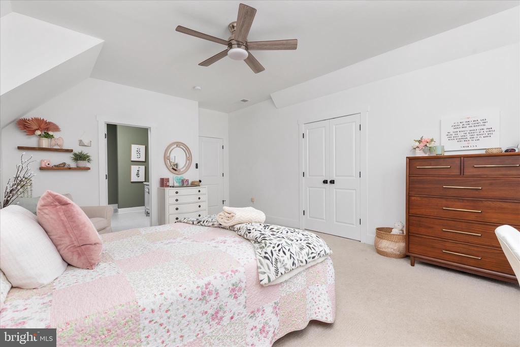 8189 SUMMERFIELD HILLS DR, WARRENTON, Virginia 20186, 5 Bedrooms Bedrooms, ,4 BathroomsBathrooms,Residential,8189 SUMMERFIELD HILLS DR,VAFQ2021482 MLS # VAFQ2021482