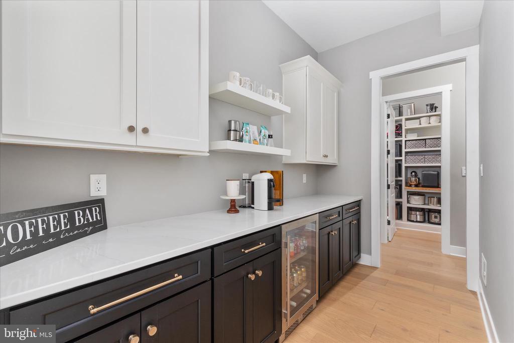 8189 SUMMERFIELD HILLS DR, WARRENTON, Virginia 20186, 5 Bedrooms Bedrooms, ,4 BathroomsBathrooms,Residential,8189 SUMMERFIELD HILLS DR,VAFQ2021482 MLS # VAFQ2021482