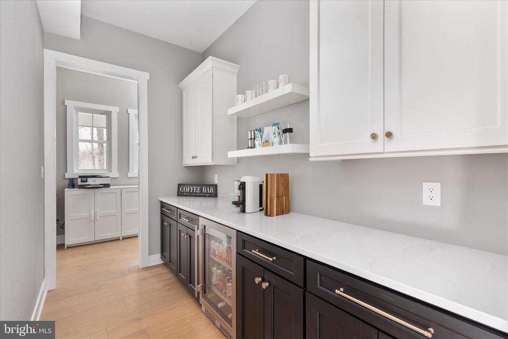 8189 SUMMERFIELD HILLS DR, WARRENTON, Virginia 20186, 5 Bedrooms Bedrooms, ,4 BathroomsBathrooms,Residential,8189 SUMMERFIELD HILLS DR,VAFQ2021482 MLS # VAFQ2021482