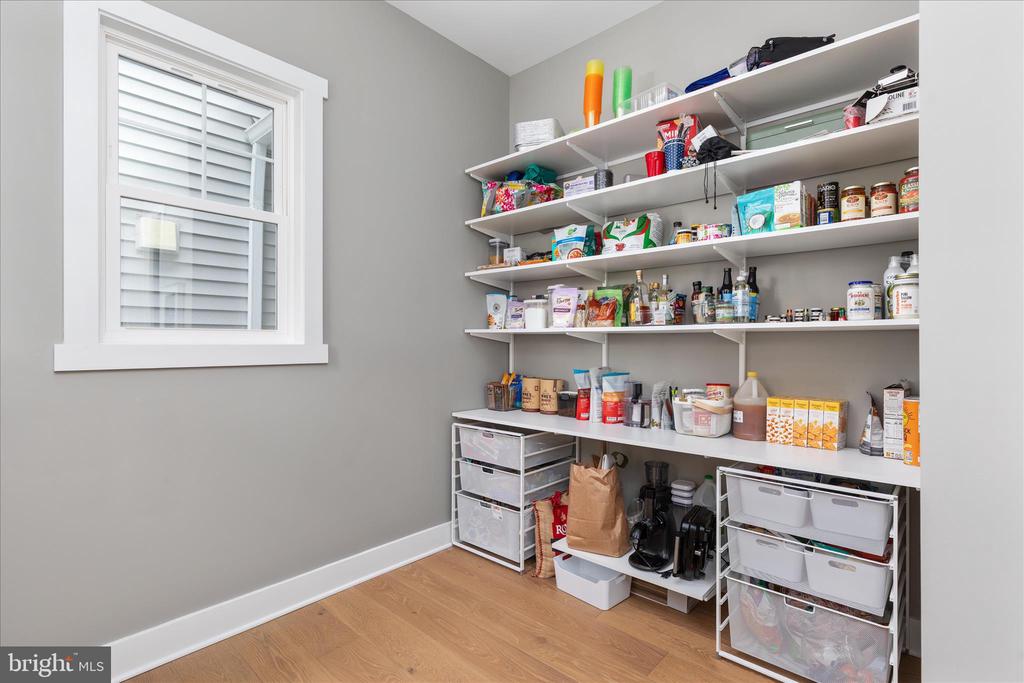 8189 SUMMERFIELD HILLS DR, WARRENTON, Virginia 20186, 5 Bedrooms Bedrooms, ,4 BathroomsBathrooms,Residential,8189 SUMMERFIELD HILLS DR,VAFQ2021482 MLS # VAFQ2021482