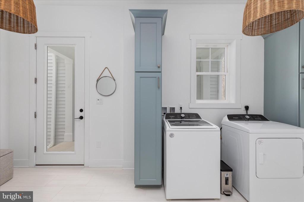 8189 SUMMERFIELD HILLS DR, WARRENTON, Virginia 20186, 5 Bedrooms Bedrooms, ,4 BathroomsBathrooms,Residential,8189 SUMMERFIELD HILLS DR,VAFQ2021482 MLS # VAFQ2021482