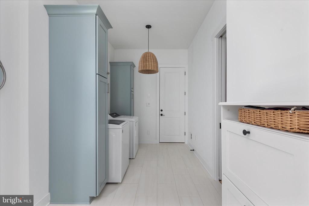 8189 SUMMERFIELD HILLS DR, WARRENTON, Virginia 20186, 5 Bedrooms Bedrooms, ,4 BathroomsBathrooms,Residential,8189 SUMMERFIELD HILLS DR,VAFQ2021482 MLS # VAFQ2021482