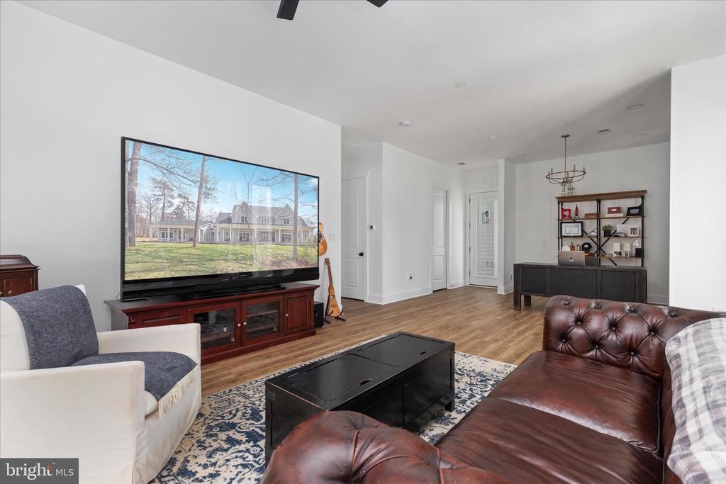 8189 SUMMERFIELD HILLS DR, WARRENTON, Virginia 20186, 5 Bedrooms Bedrooms, ,4 BathroomsBathrooms,Residential,8189 SUMMERFIELD HILLS DR,VAFQ2021482 MLS # VAFQ2021482